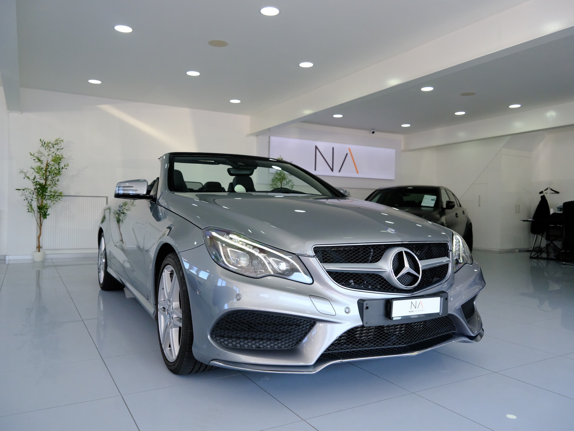 MERCEDES-BENZ E 250 AMG LINE 7G-Tronic-showroom-element-1