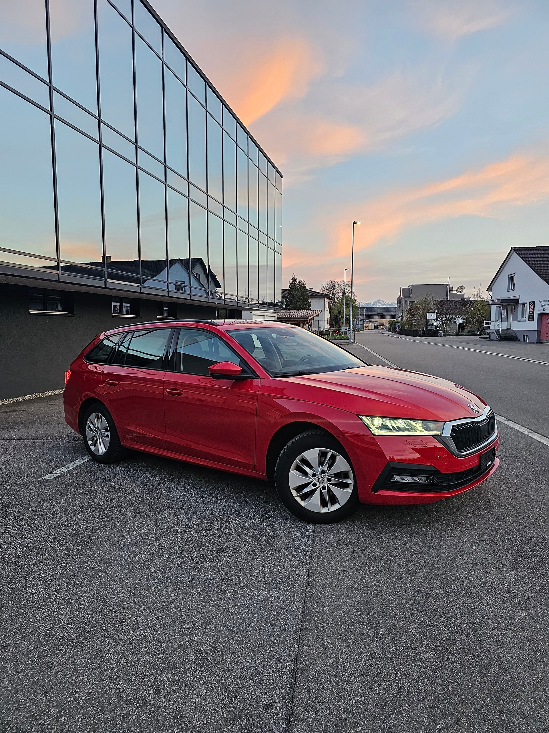 SKODA Octavia Combi 2.0 TDI DSG Style-image-1