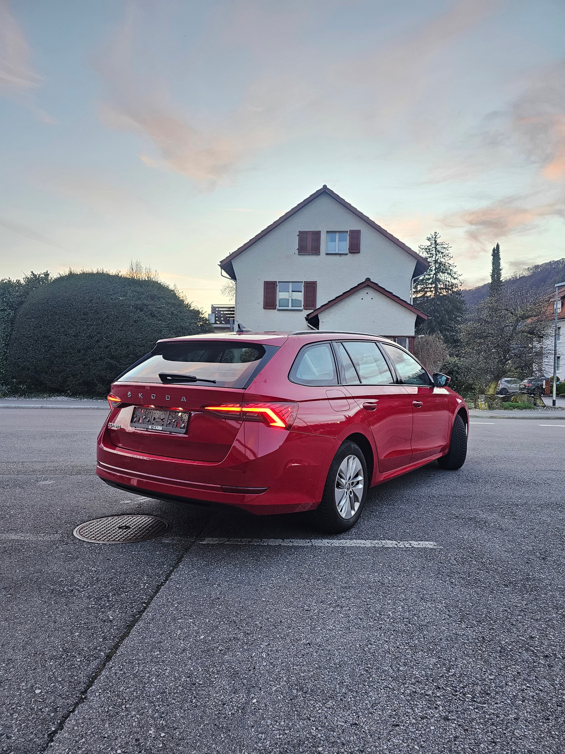 SKODA Octavia Combi 2.0 TDI DSG Style-image-4