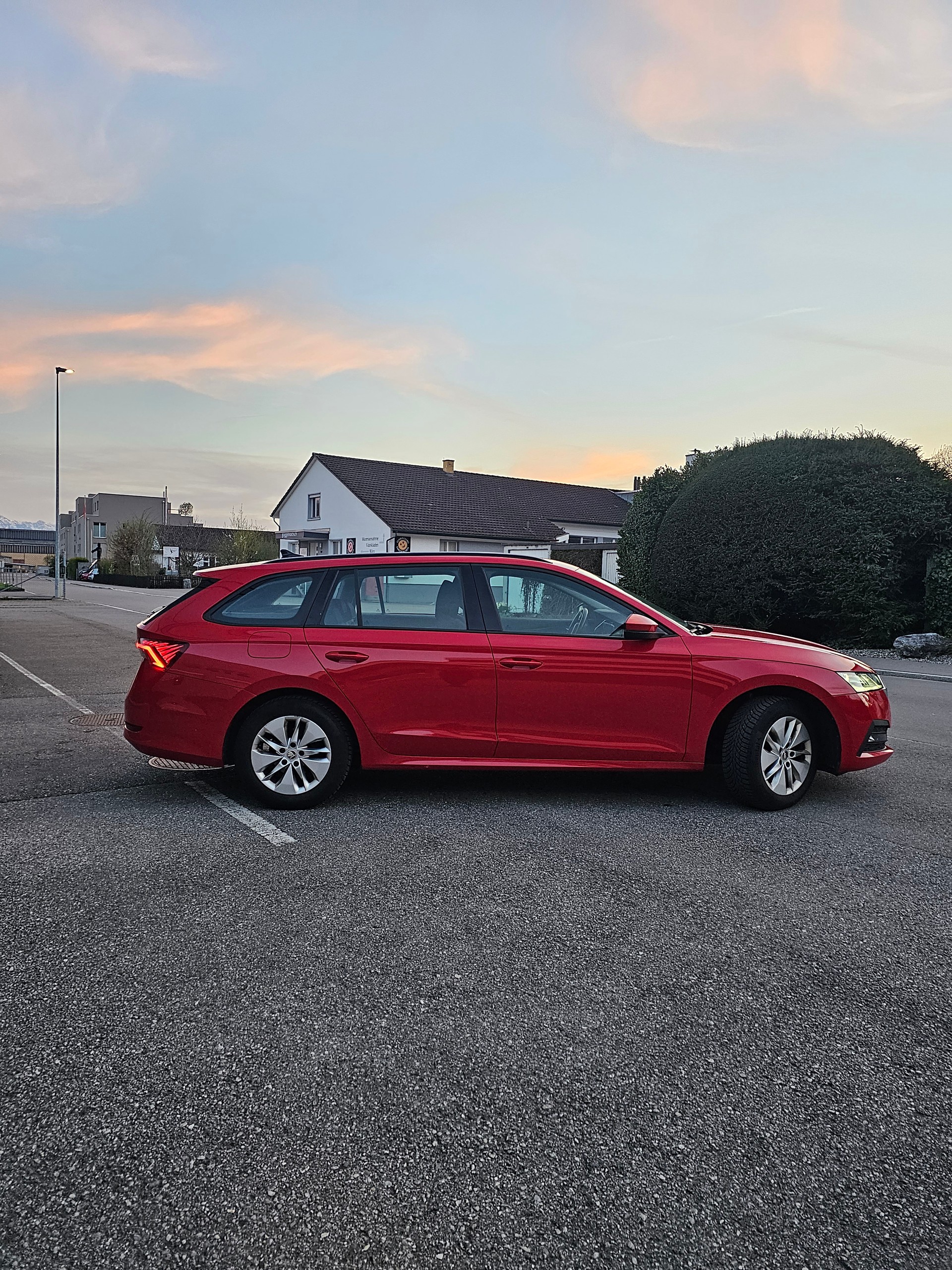 SKODA Octavia Combi 2.0 TDI DSG Style-image-3
