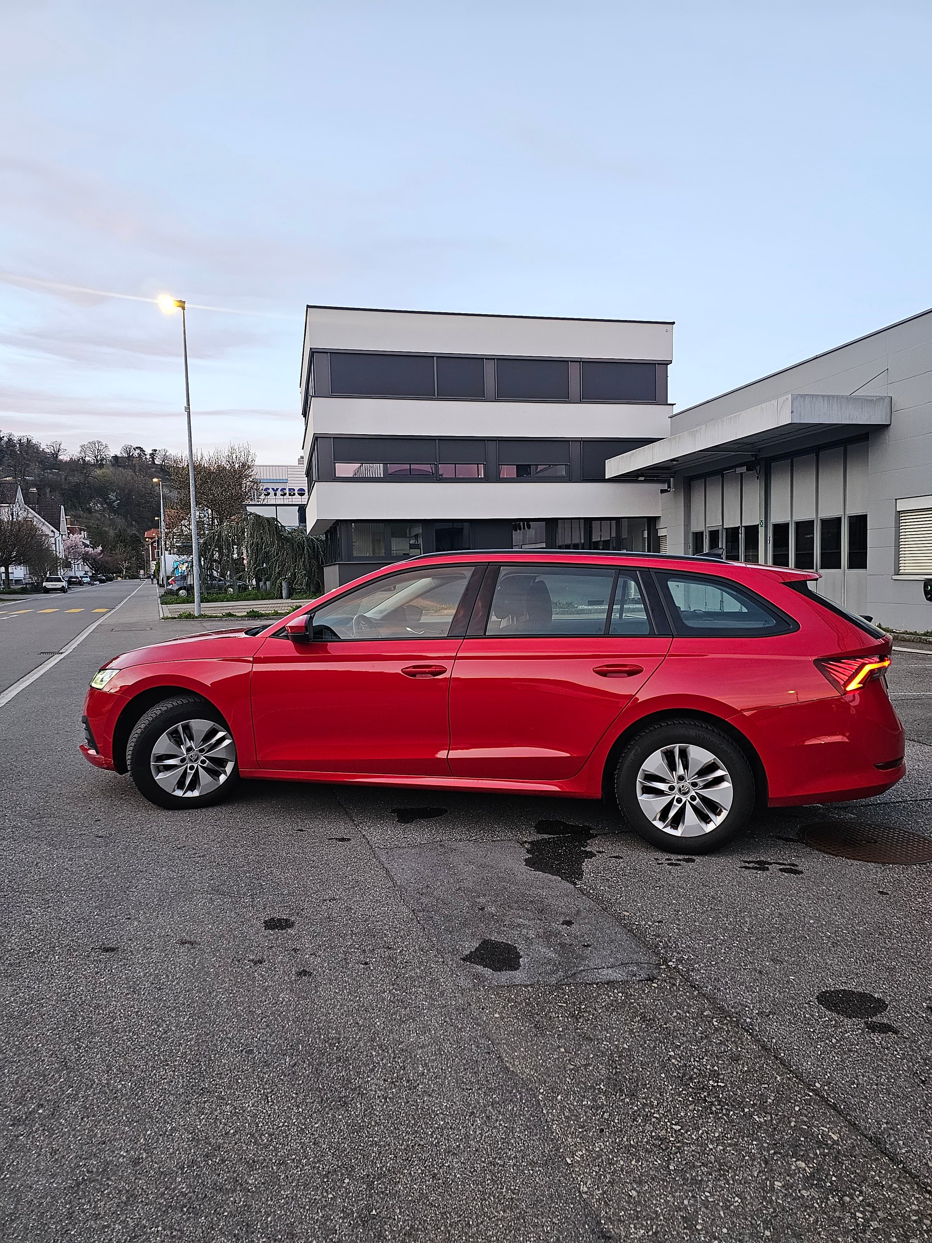SKODA Octavia Combi 2.0 TDI DSG Style-image-5