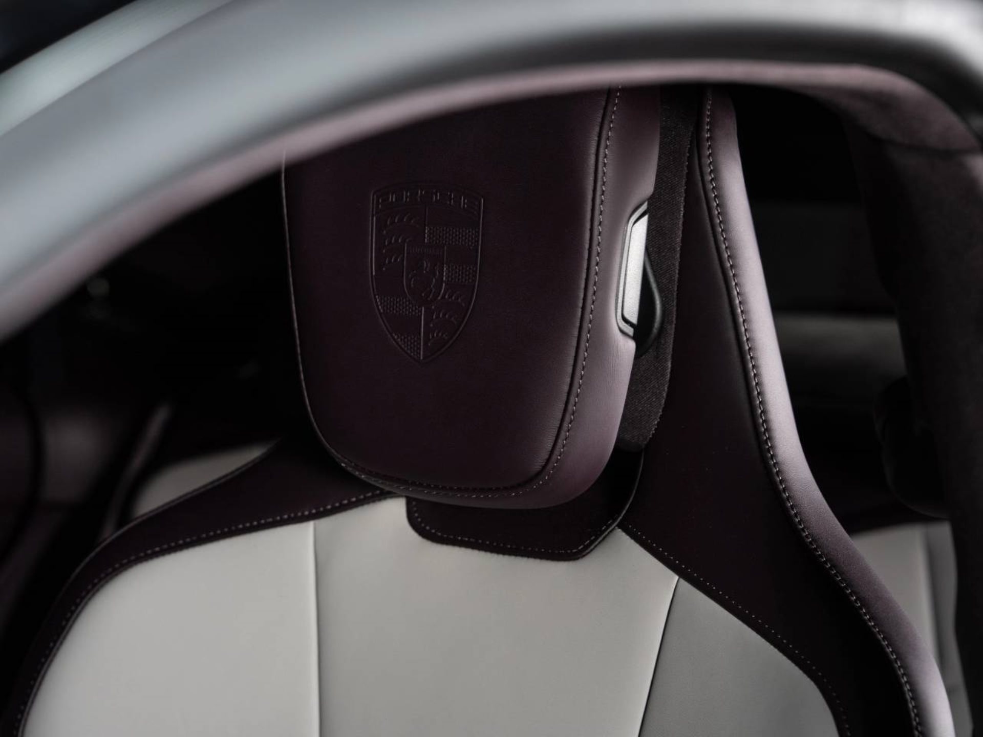 PORSCHE Taycan 4S-image-14
