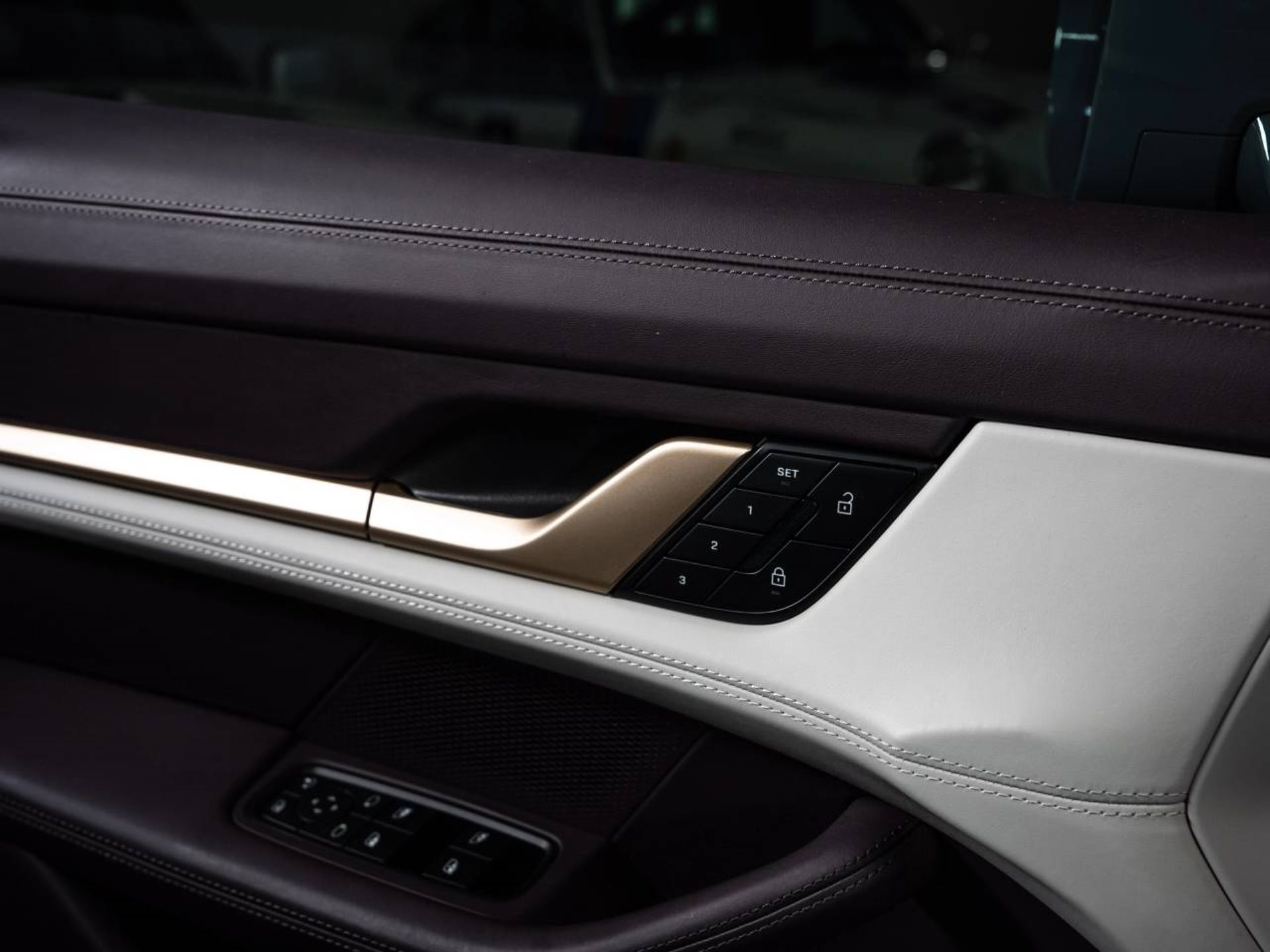 PORSCHE Taycan 4S-image-16