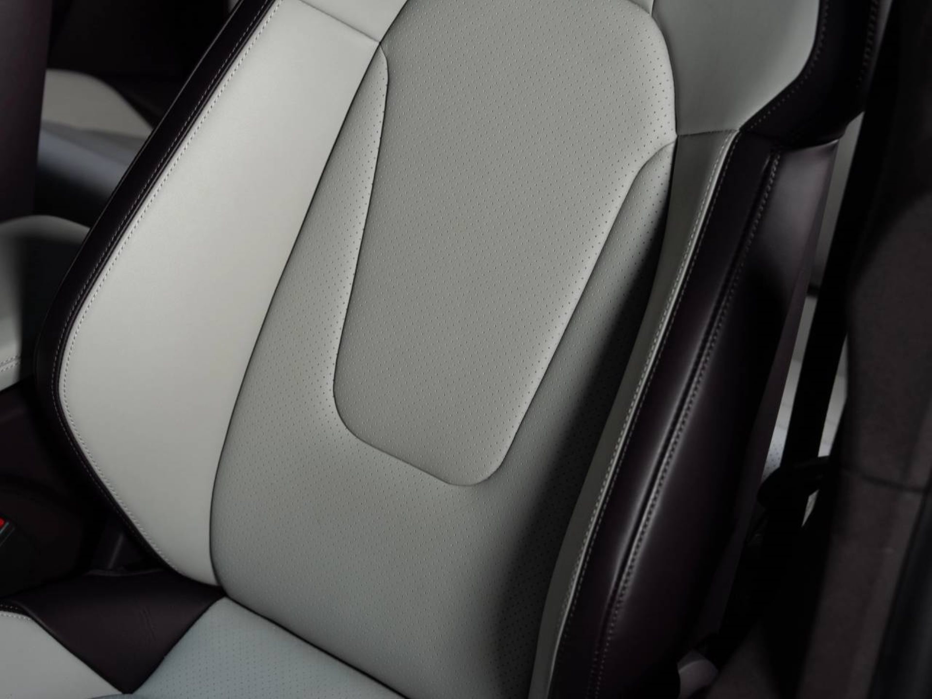 PORSCHE Taycan 4S-image-13