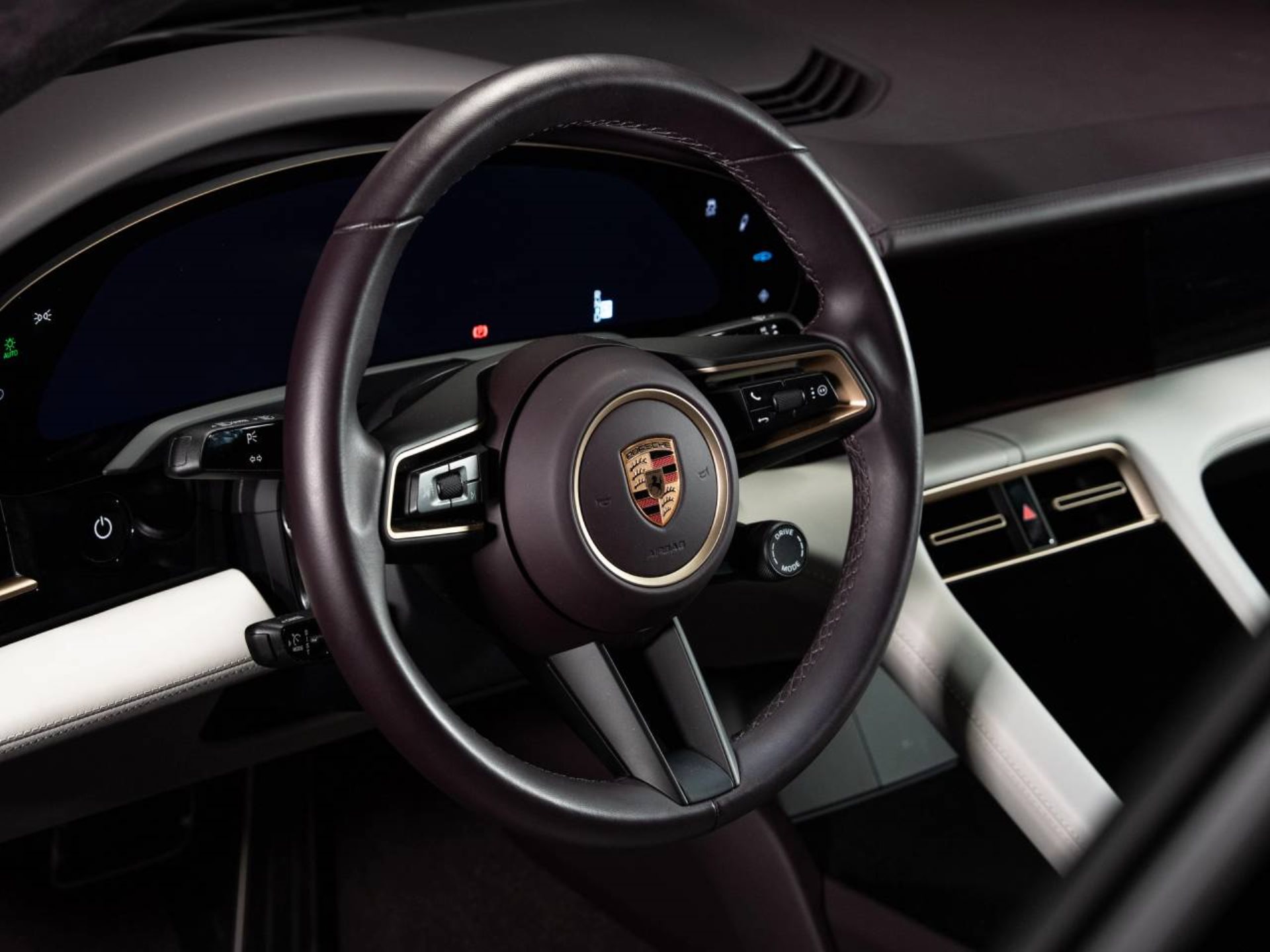 PORSCHE Taycan 4S-image-8