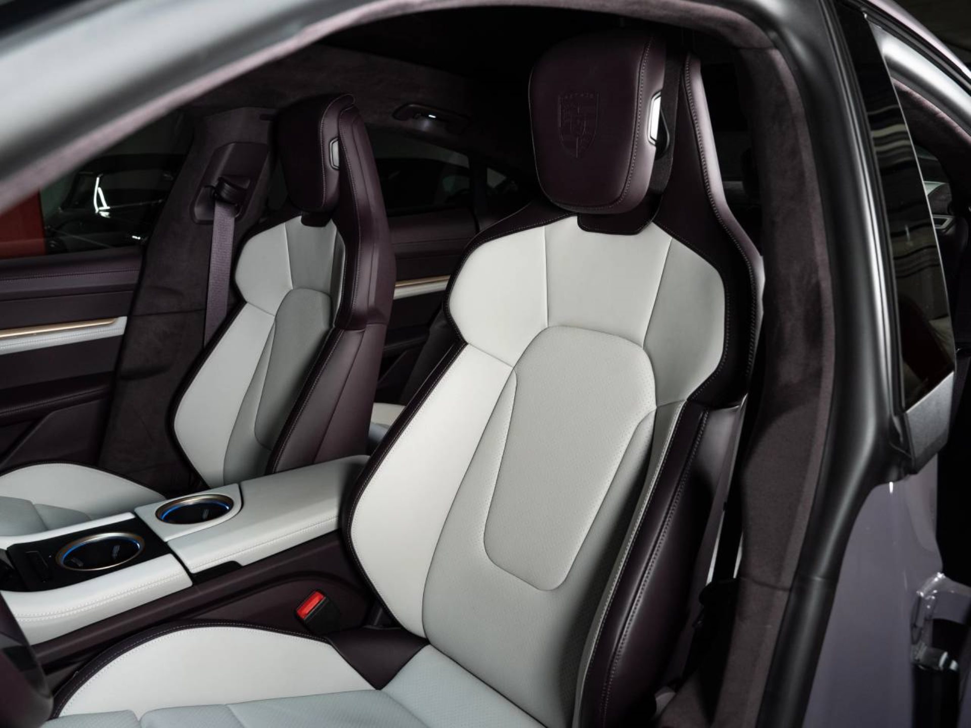 PORSCHE Taycan 4S-image-4