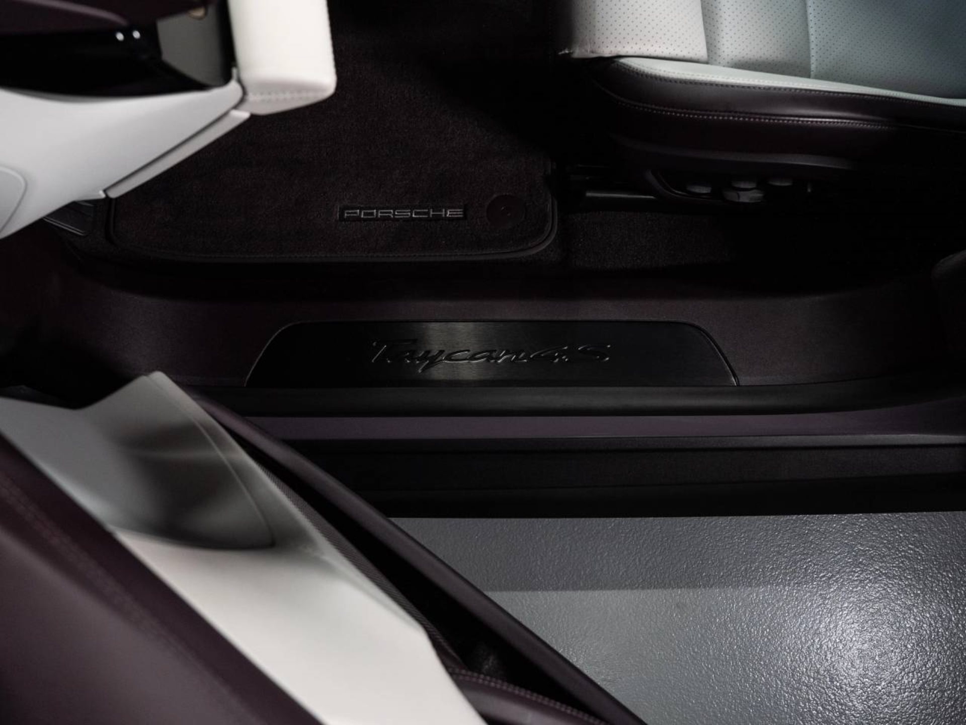 PORSCHE Taycan 4S-image-18