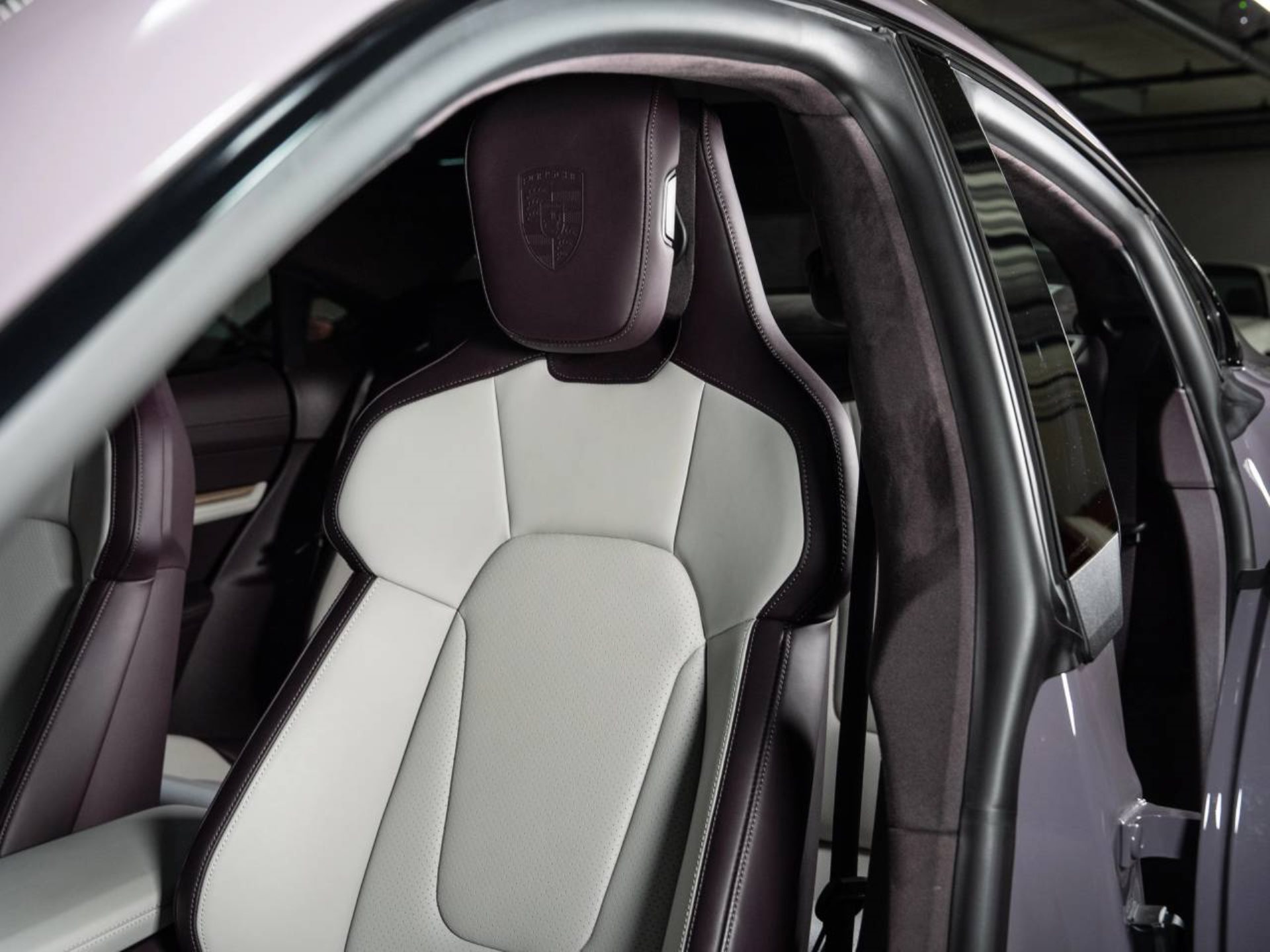 PORSCHE Taycan 4S-image-12