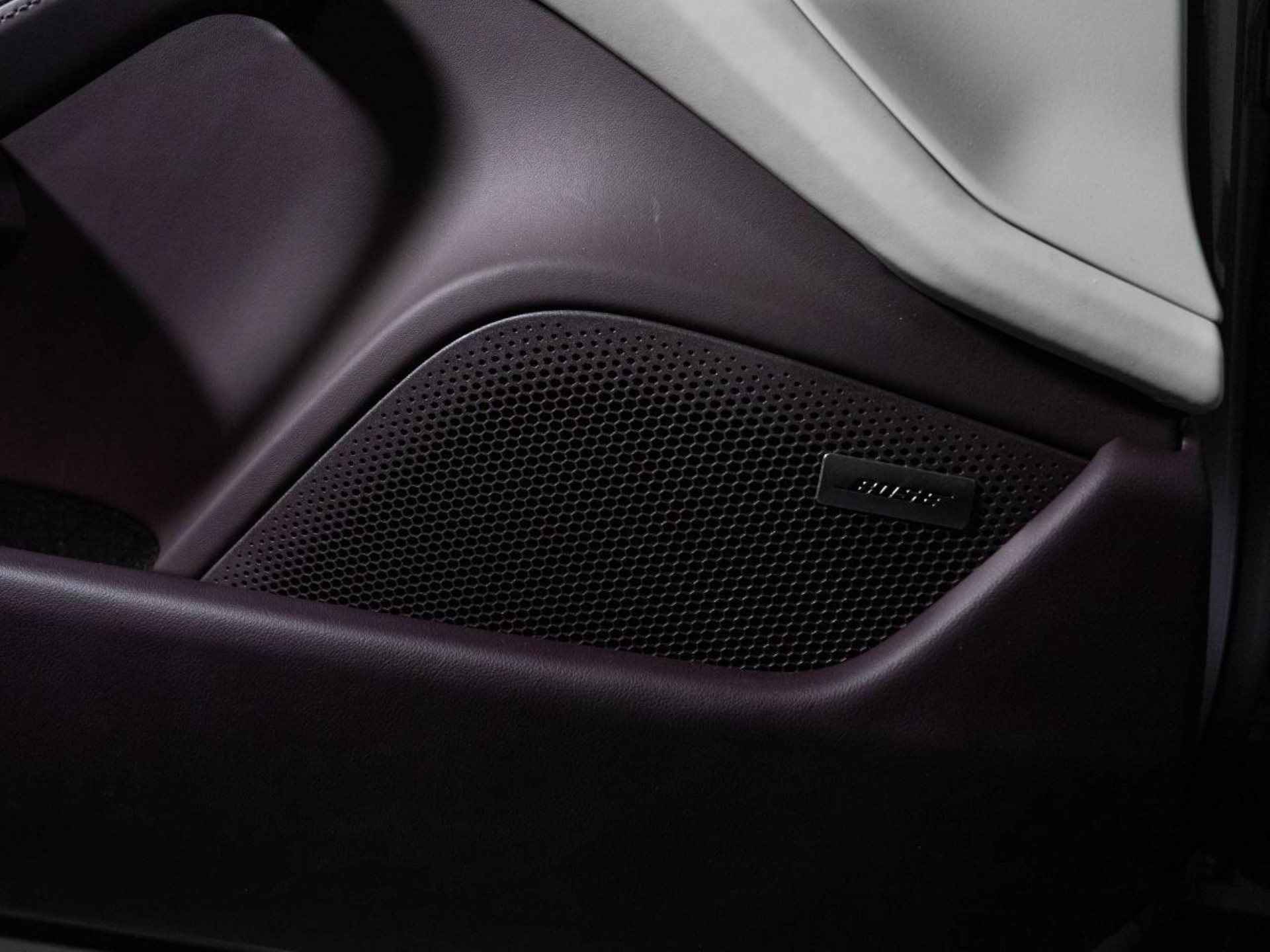PORSCHE Taycan 4S-image-17