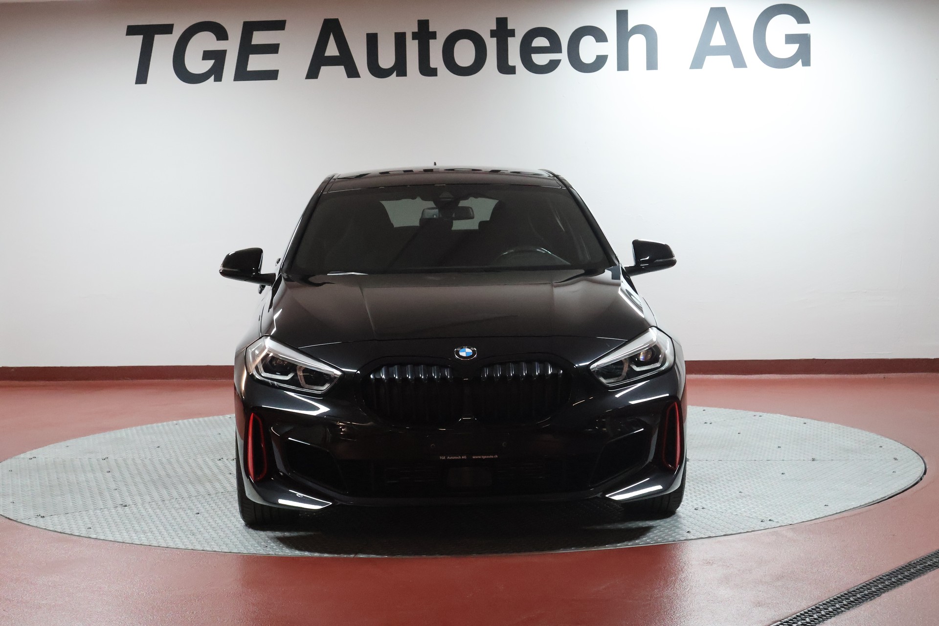 BMW 128ti Steptronic-showroom-element-1