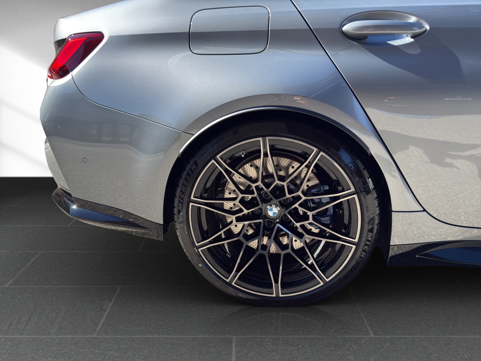 BMW M3 Competition M xDrive-image-10