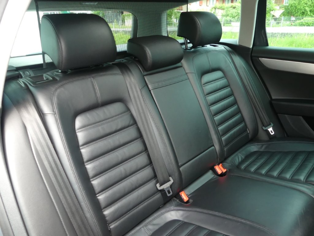 VW Passat Alltrack 2.0 TSI 4Motion DSG-image-12