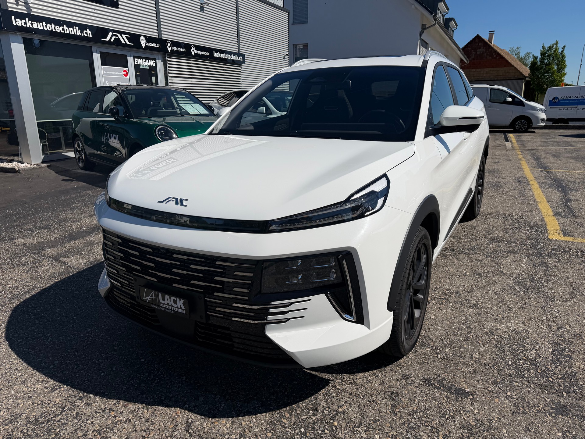 JAC JS6 1.5 PHEV-showroom-element-1