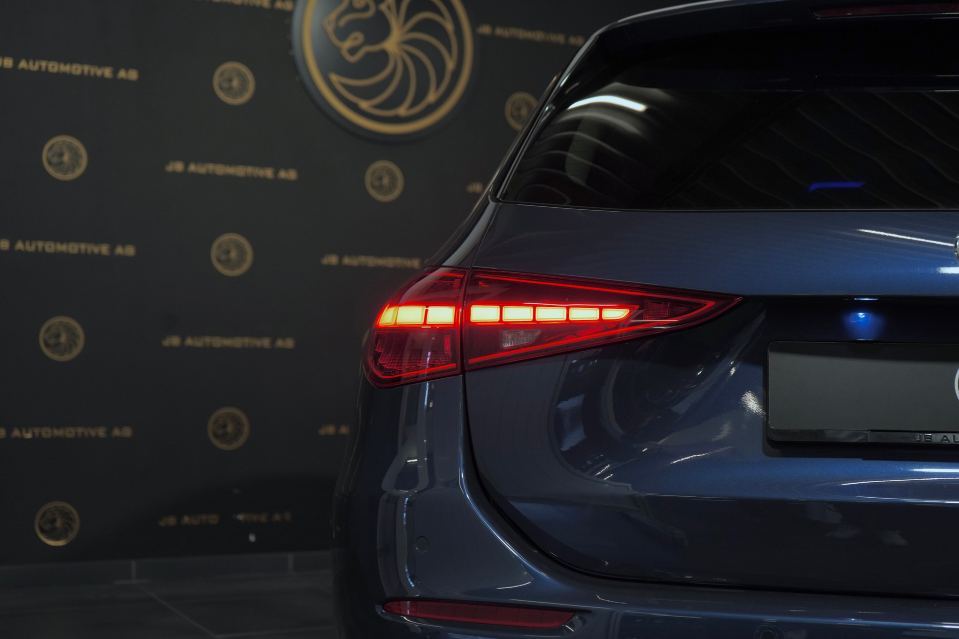 MERCEDES-BENZ C 220 d T 4Matic Avantgarde-image-12