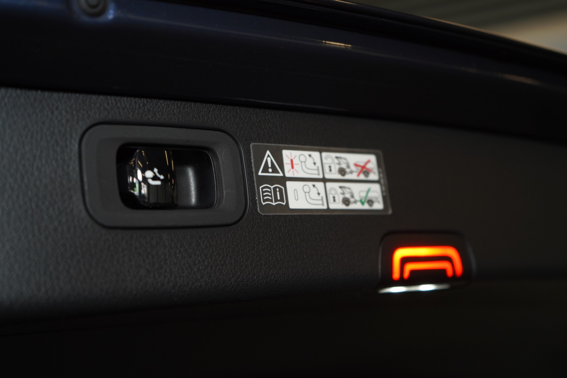 MERCEDES-BENZ C 220 d T 4Matic Avantgarde-image-11