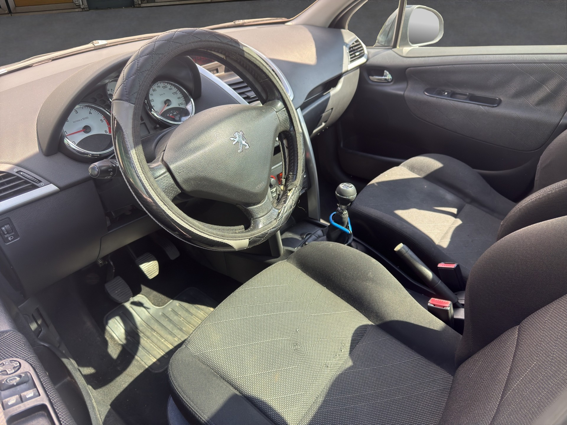 PEUGEOT 207 SW 1.6 HDI Sport-image-8