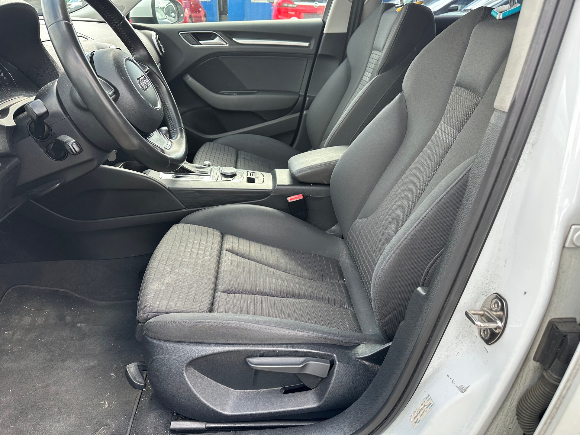 AUDI A3 Sportback 1.8 TFSI Ambition quattro S-tronic-image-7