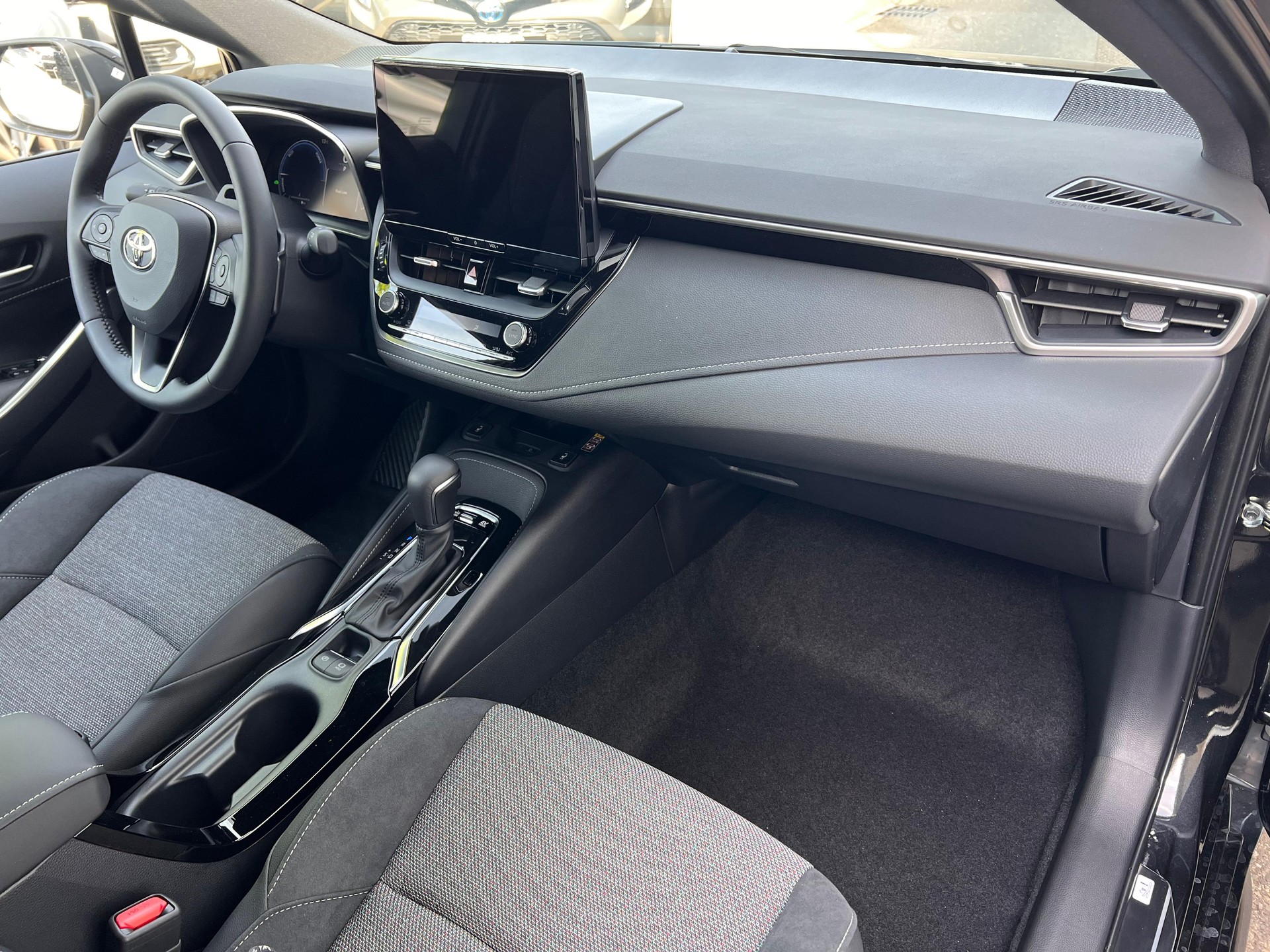 TOYOTA Corolla Touring Sports 2.0 HSD Swiss Edition-image-11