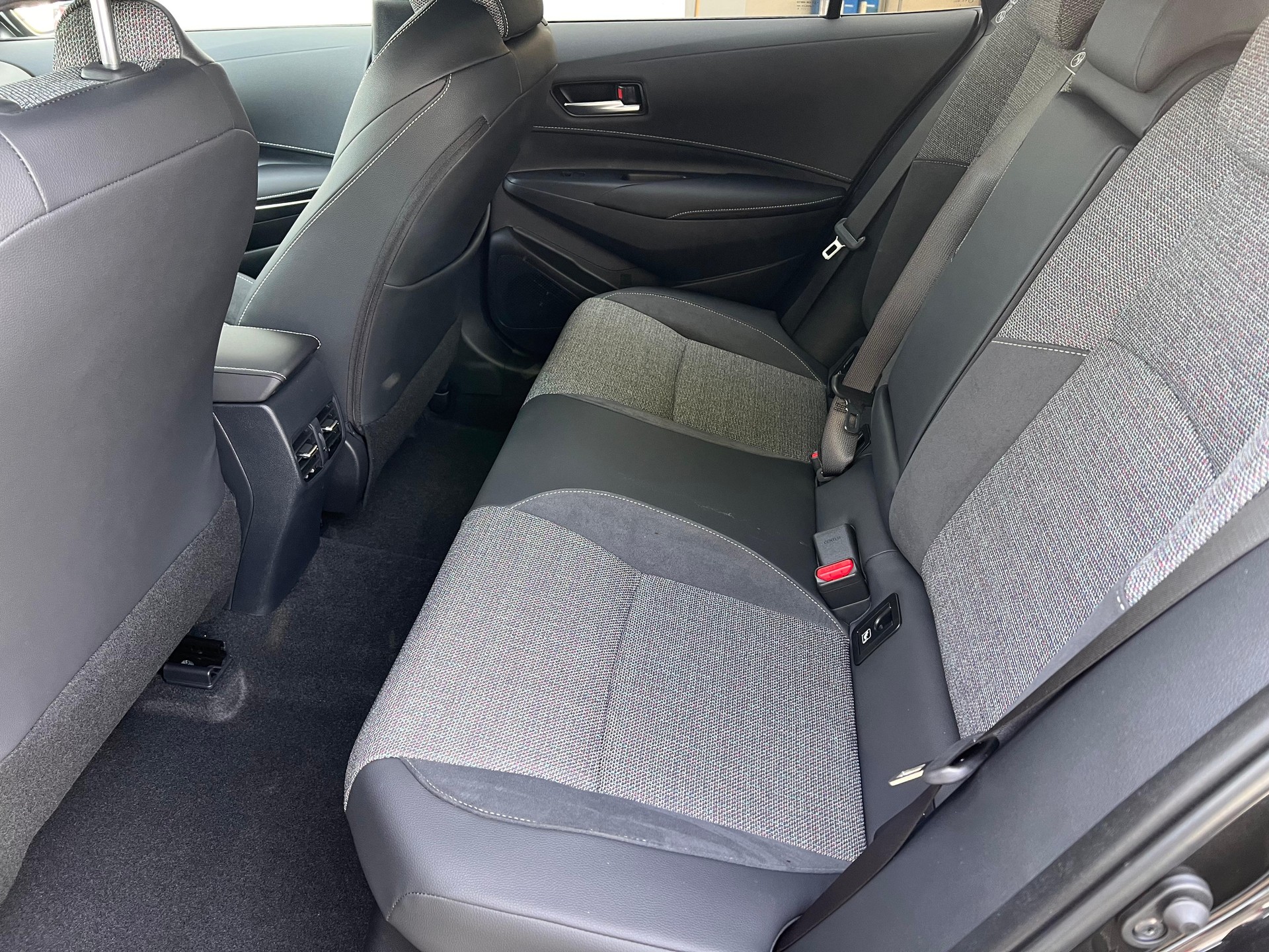 TOYOTA Corolla Touring Sports 2.0 HSD Swiss Edition-image-10