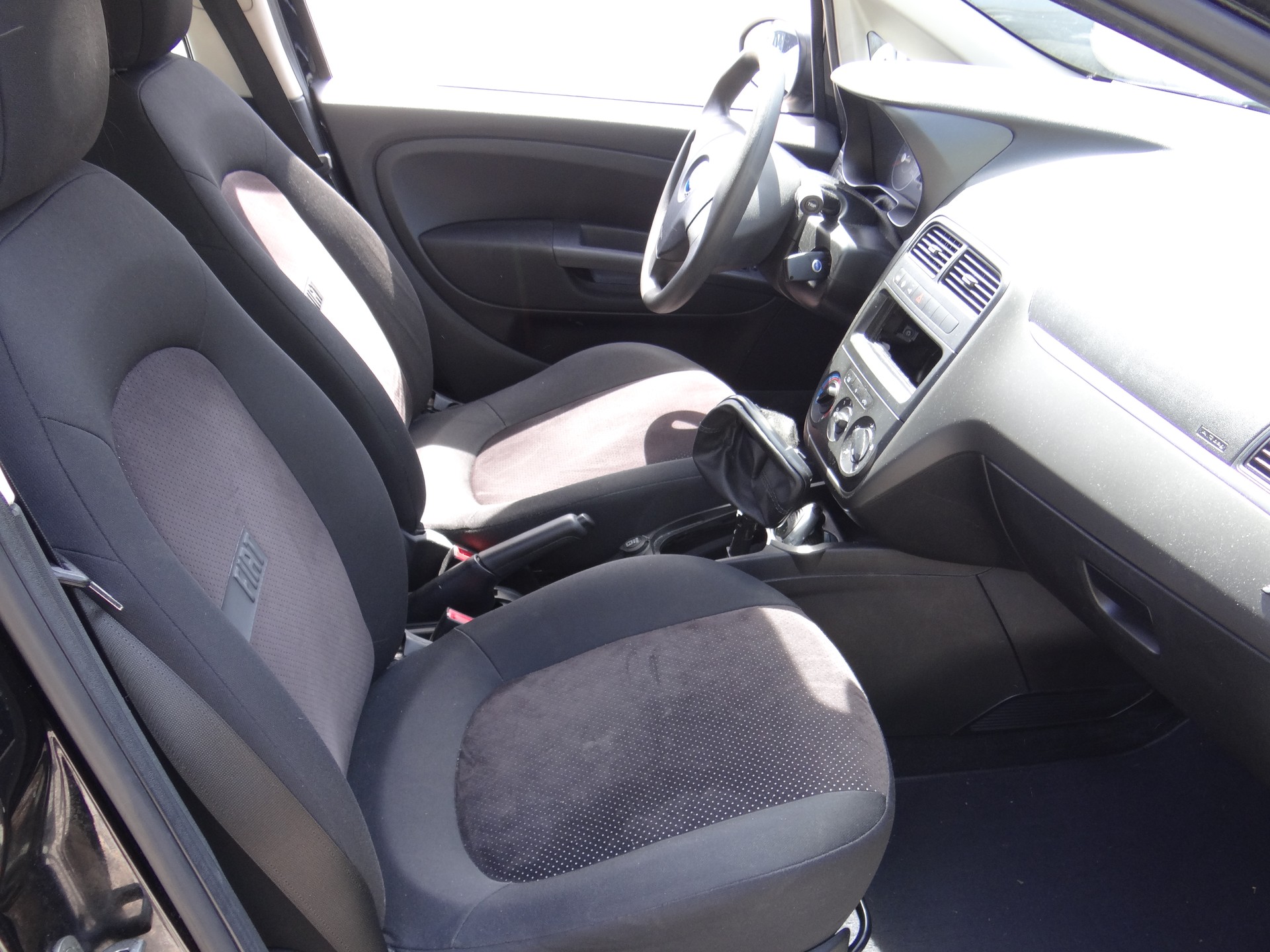 FIAT Punto 1.4 Emotion-image-5
