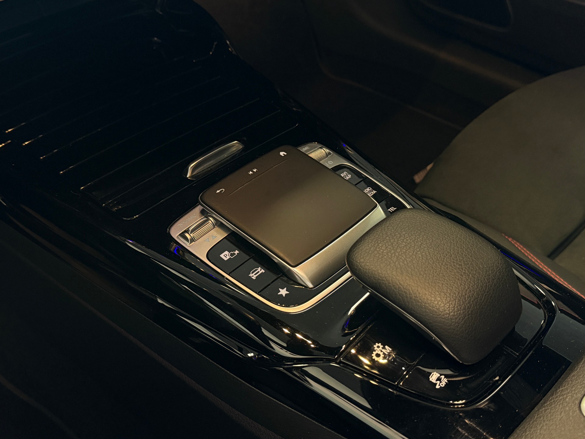 MERCEDES-BENZ CLA Shooting Brake 35 AMG 4Matic 7G-DCT-image-17