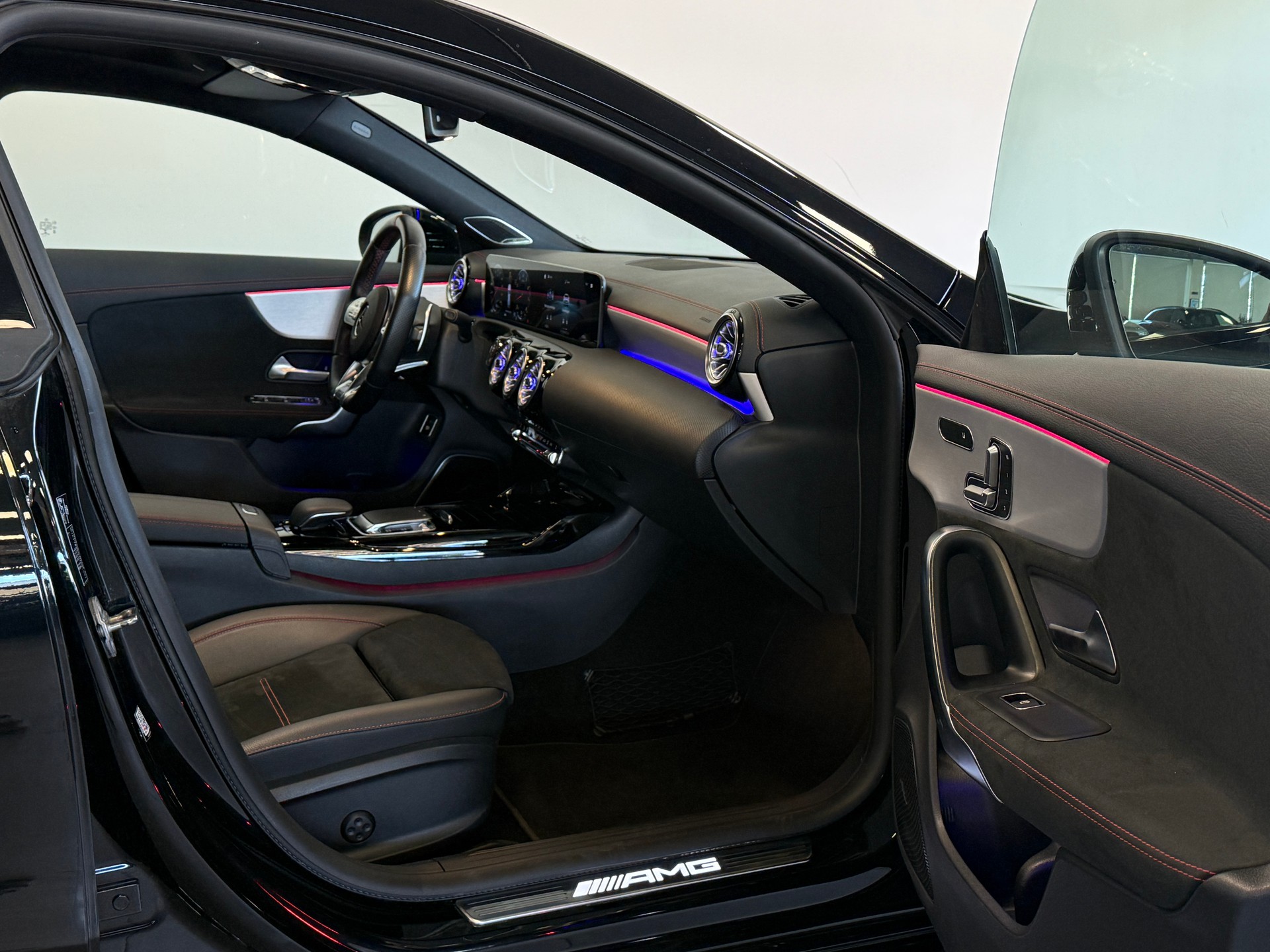 MERCEDES-BENZ CLA Shooting Brake 35 AMG 4Matic 7G-DCT-image-11