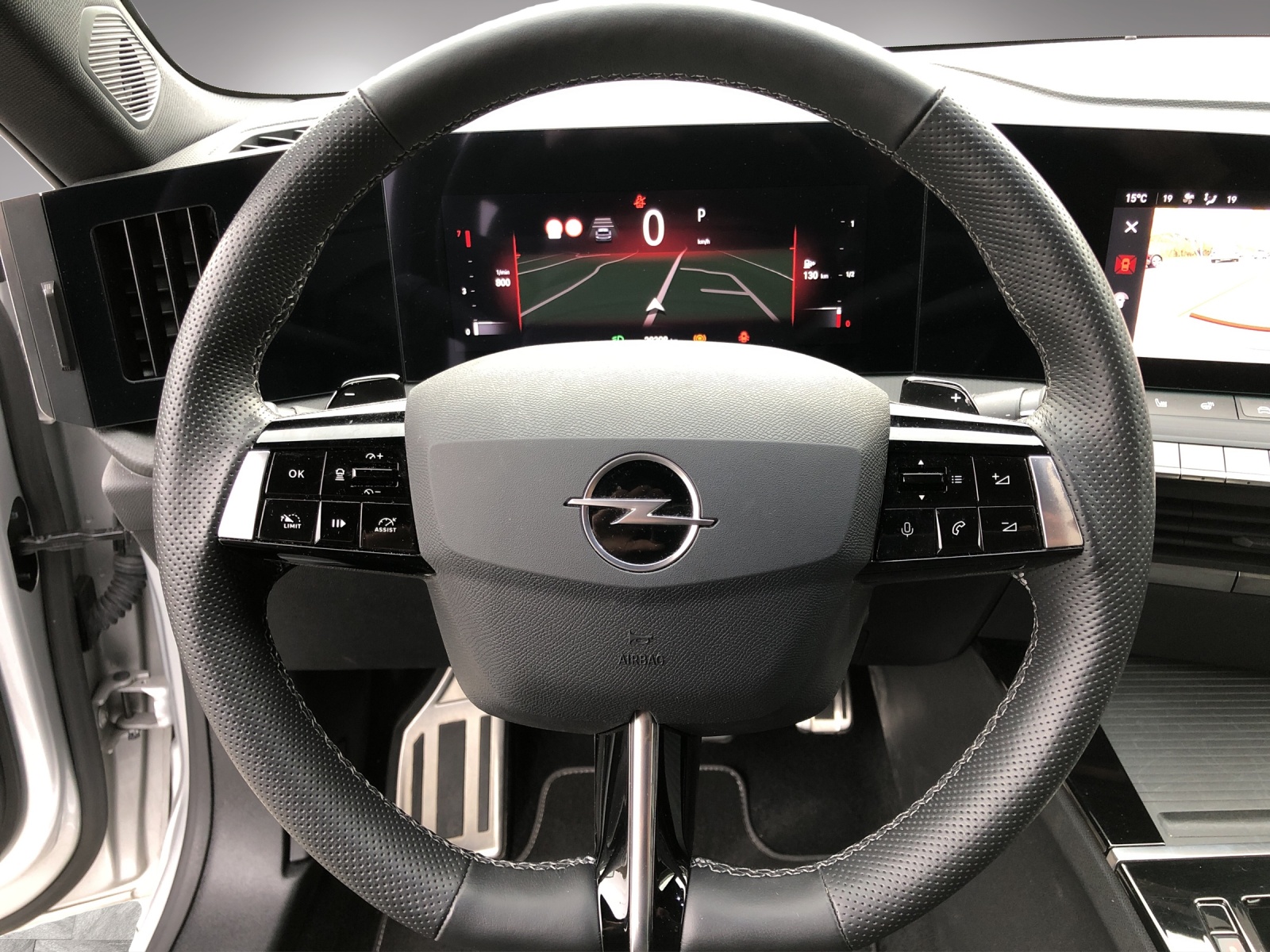 OPEL Astra 1.2i Turbo Swiss Plus A-image-9