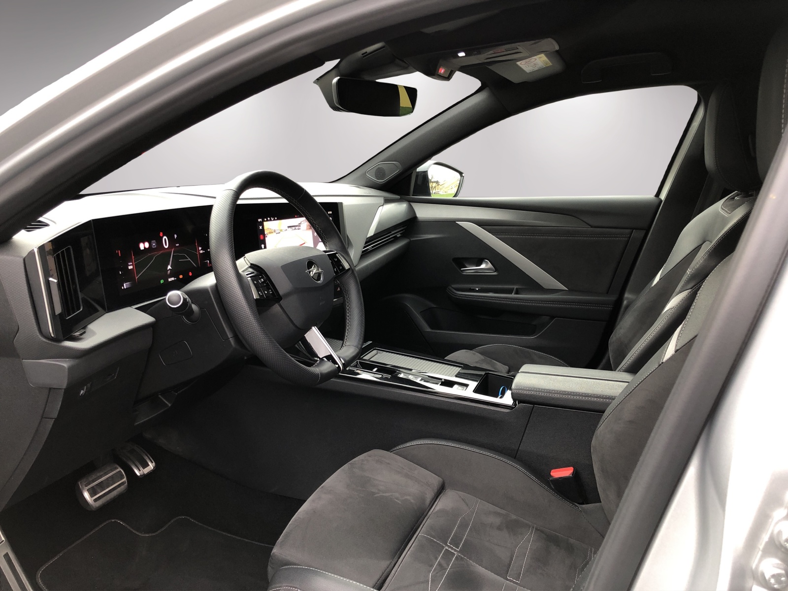 OPEL Astra 1.2i Turbo Swiss Plus A-image-8