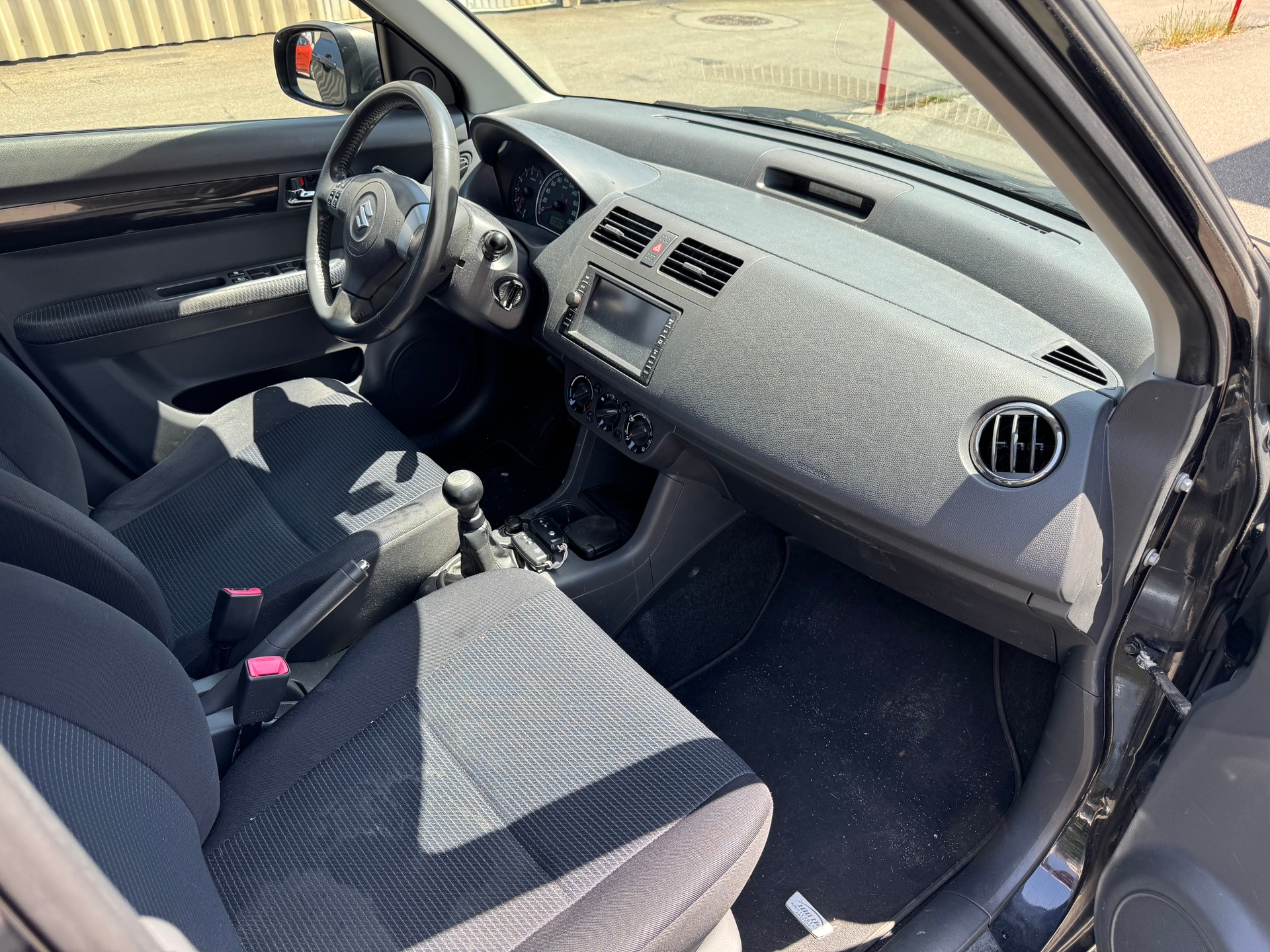 SUZUKI Swift 1.3i 16V GL 4x4-image-8