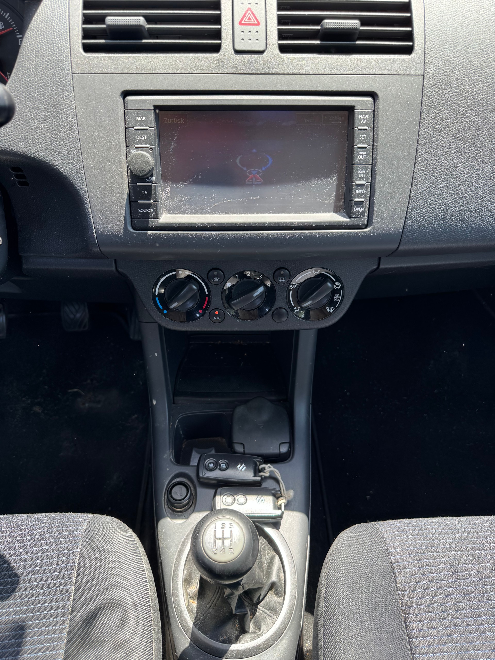 SUZUKI Swift 1.3i 16V GL 4x4-image-12