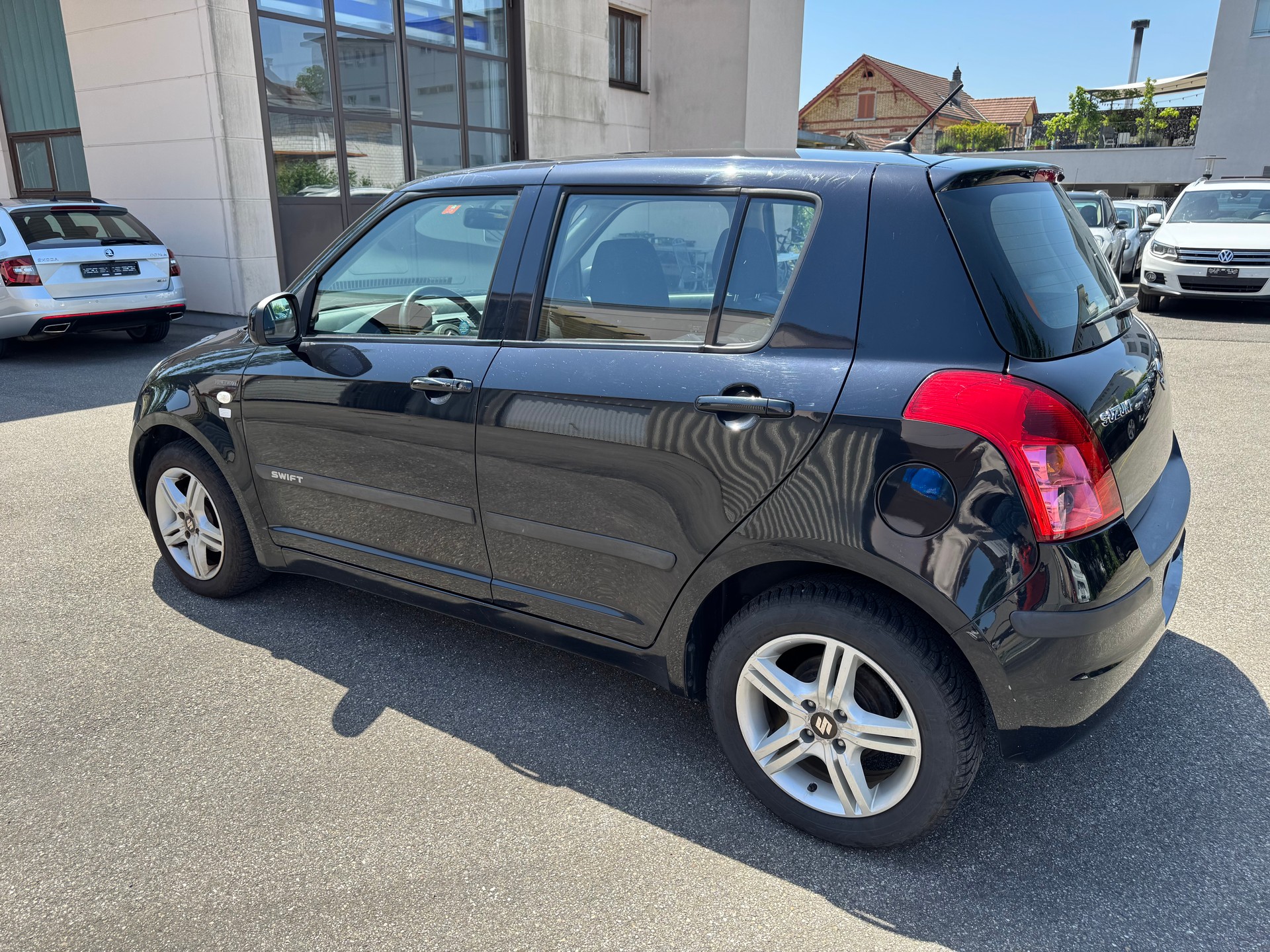 SUZUKI Swift 1.3i 16V GL 4x4-image-2