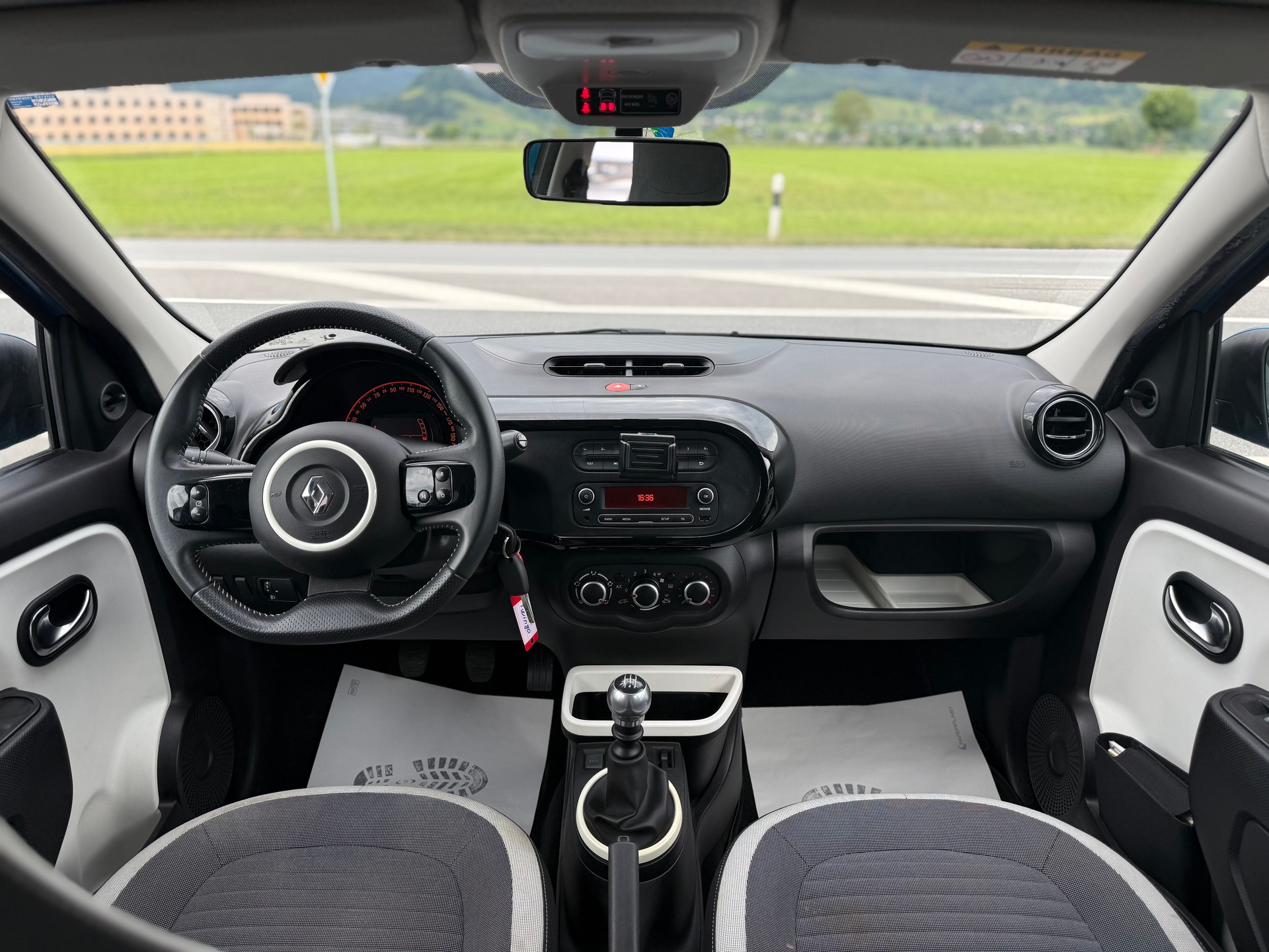 RENAULT Twingo 0.9 Zen-image-10