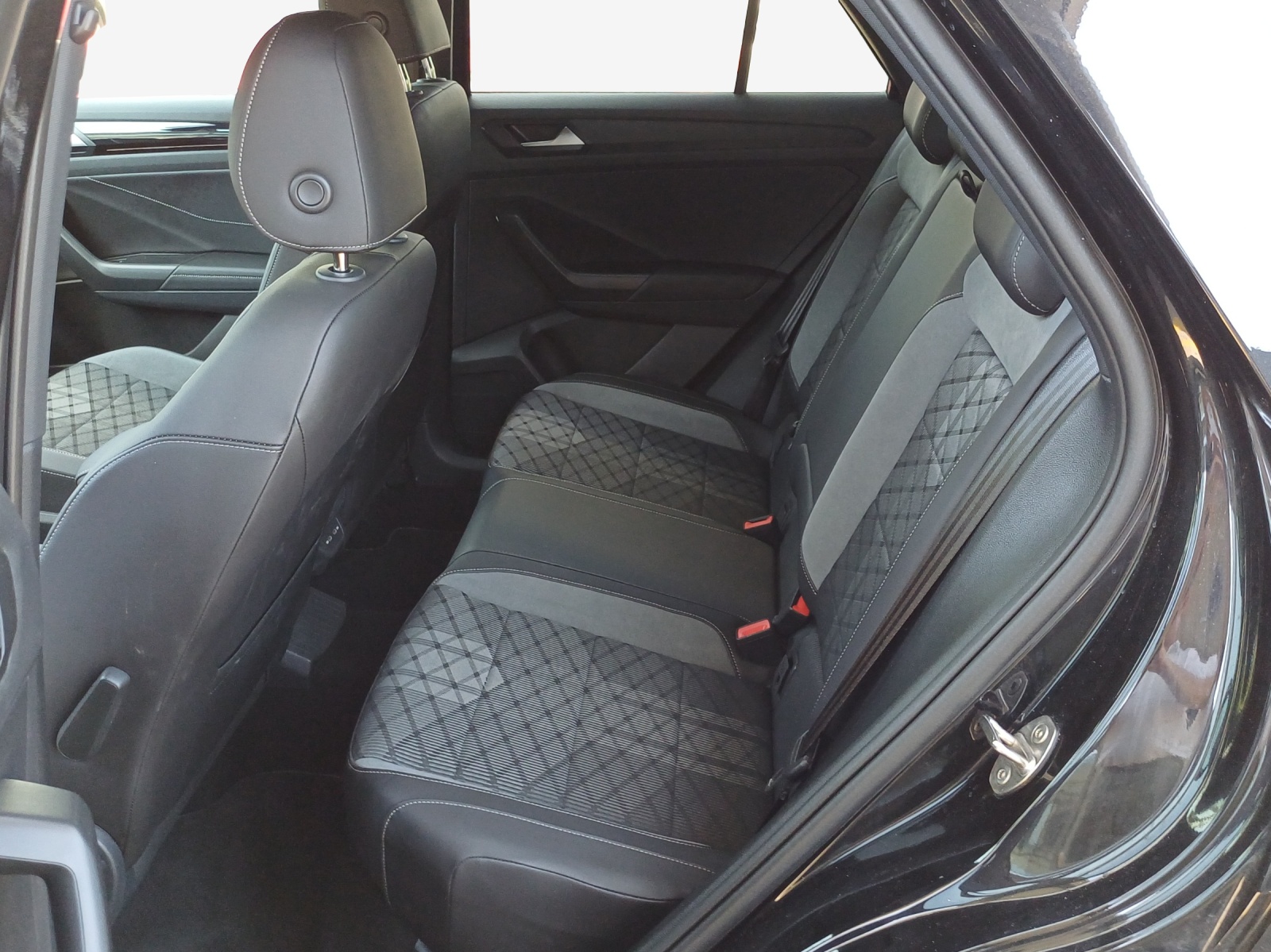 VW T-Roc 2.0 TSI R-Line DSG 4Motion-image-11