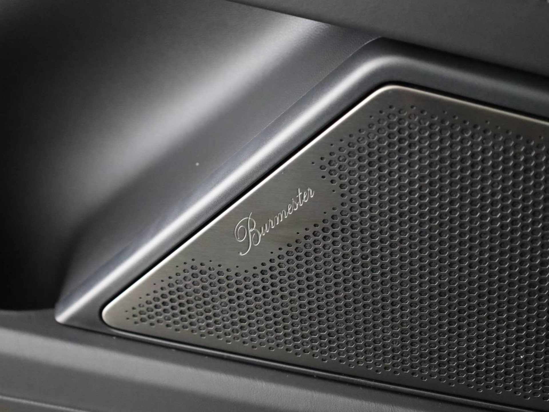 PORSCHE Cayenne Turbo Electric-image-19