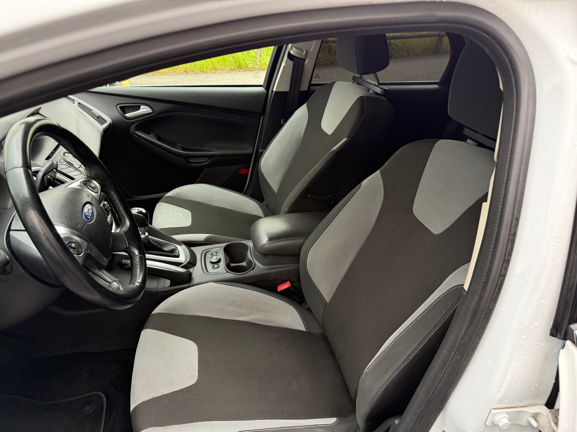 FORD Focus 1.6 SCTi Titanium-image-8