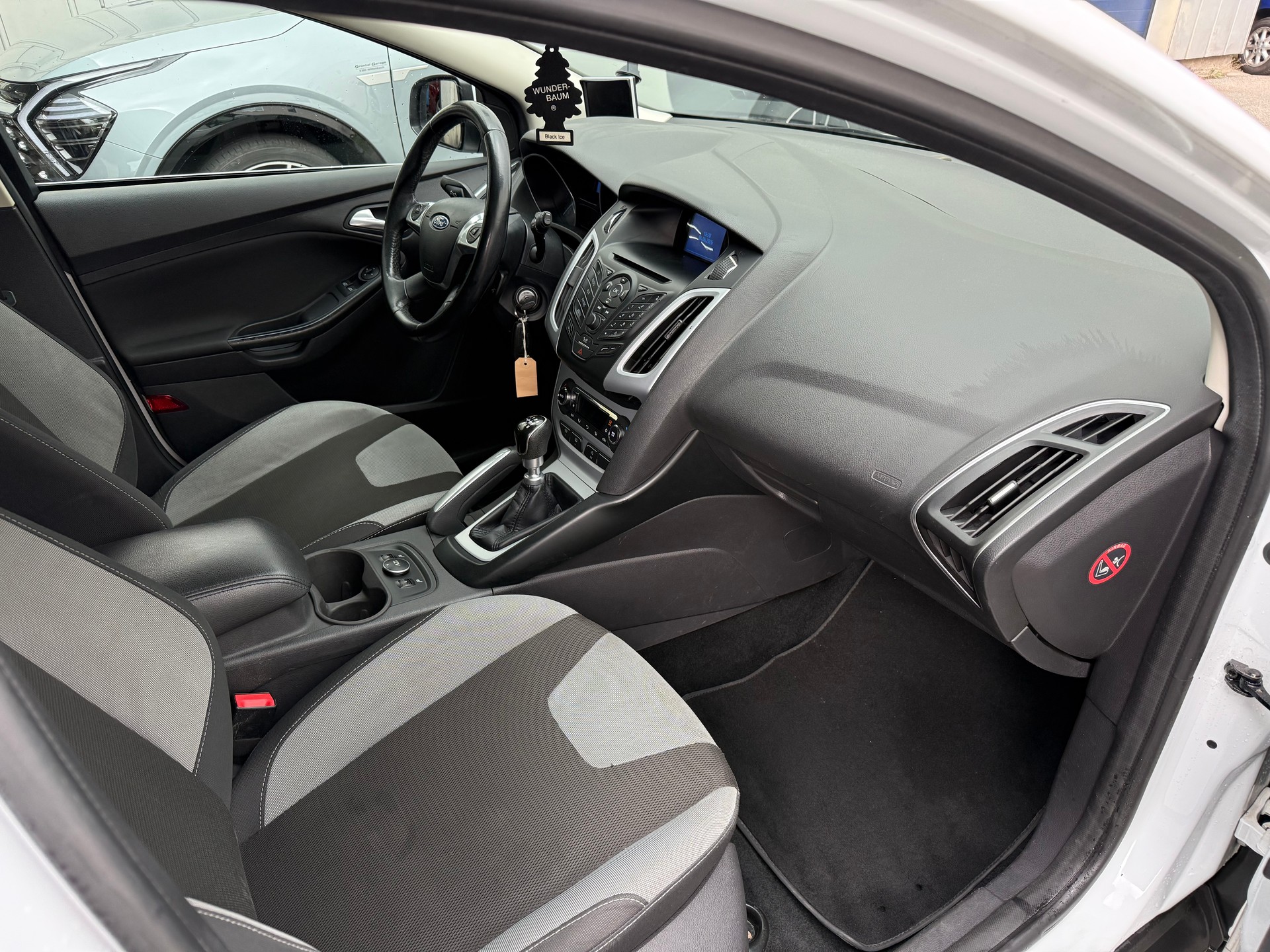 FORD Focus 1.6 SCTi Titanium-image-9