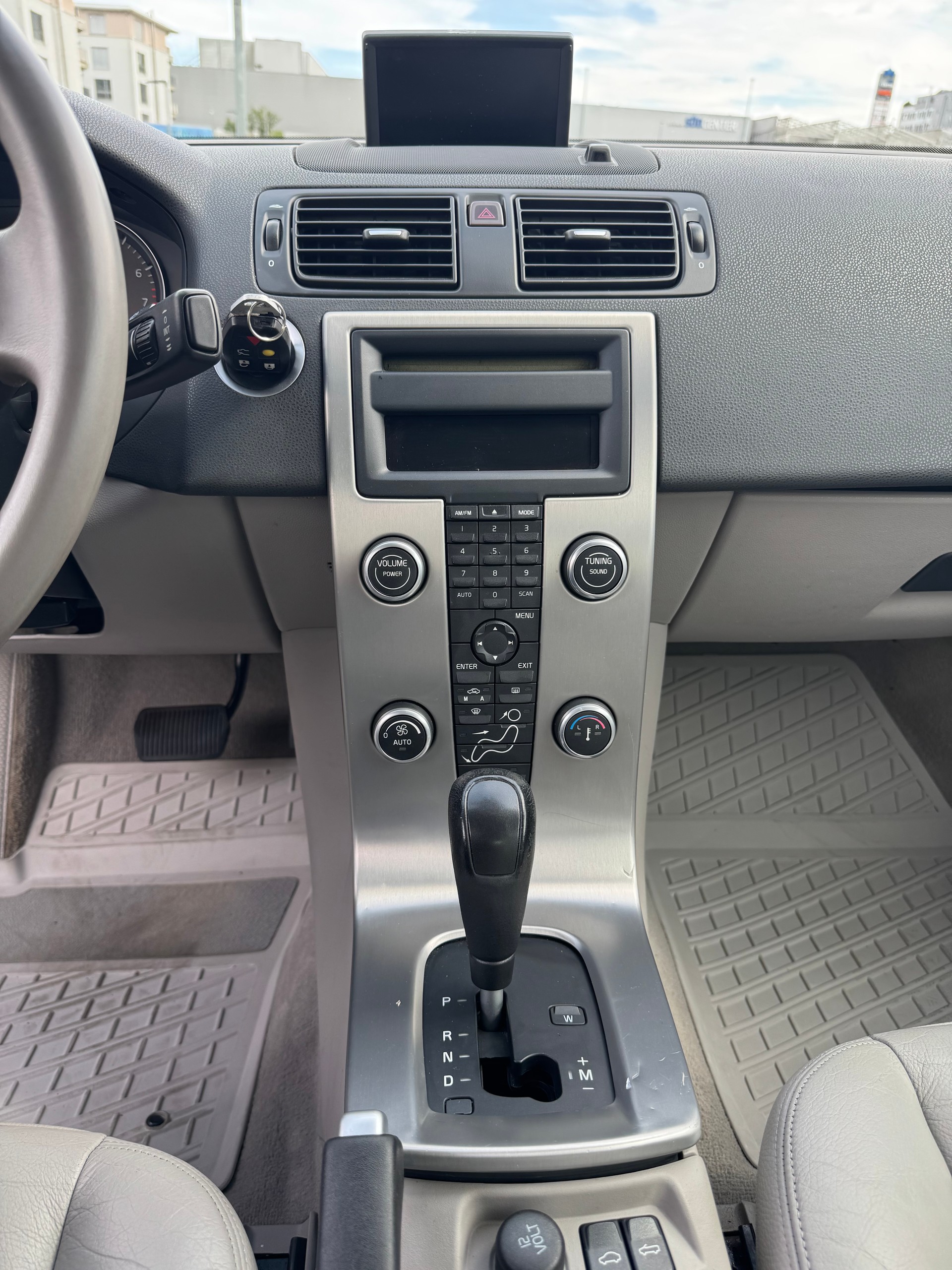 VOLVO C70 T5 Momentum-image-12