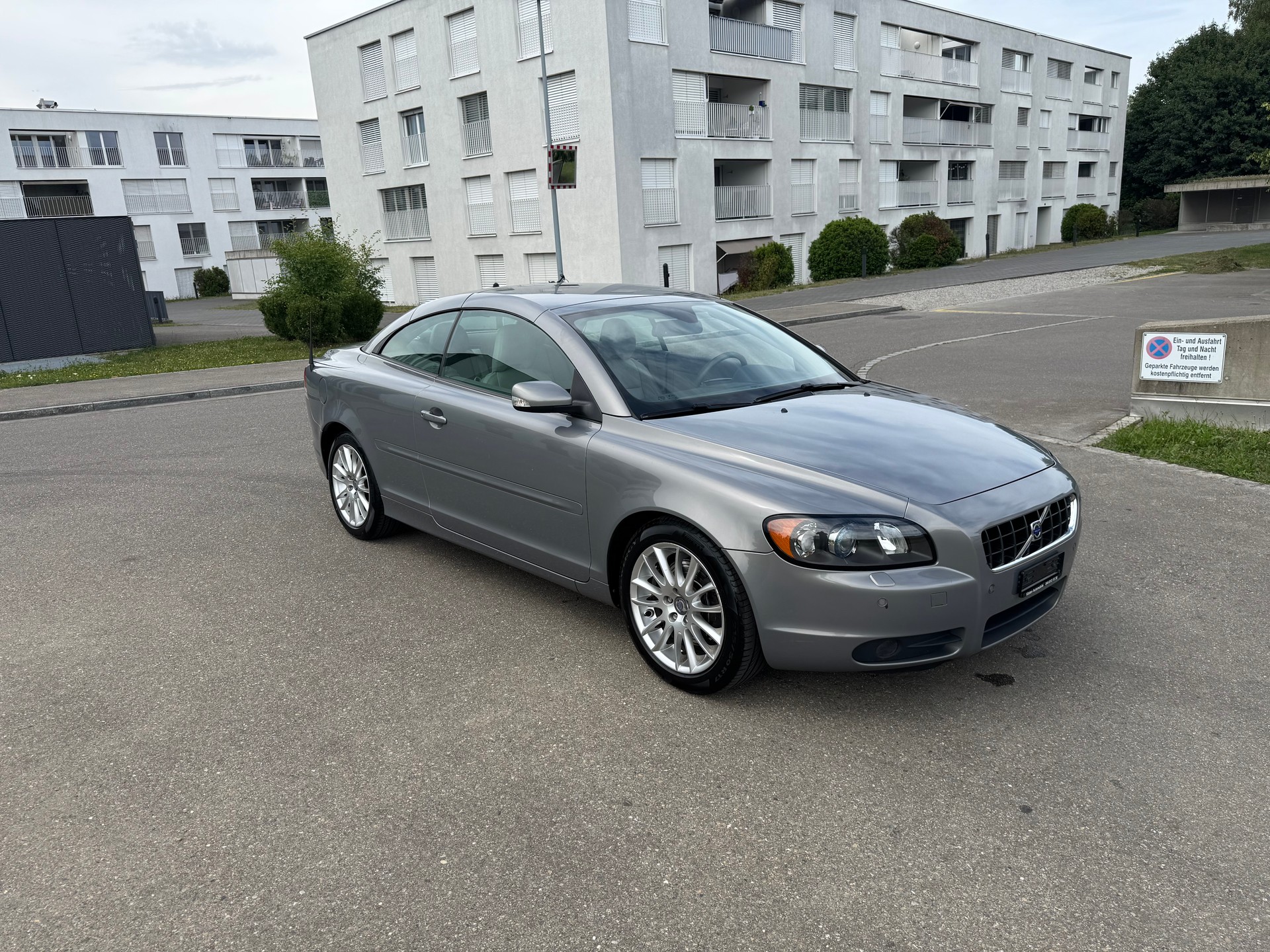 VOLVO C70 T5 Momentum-image-0