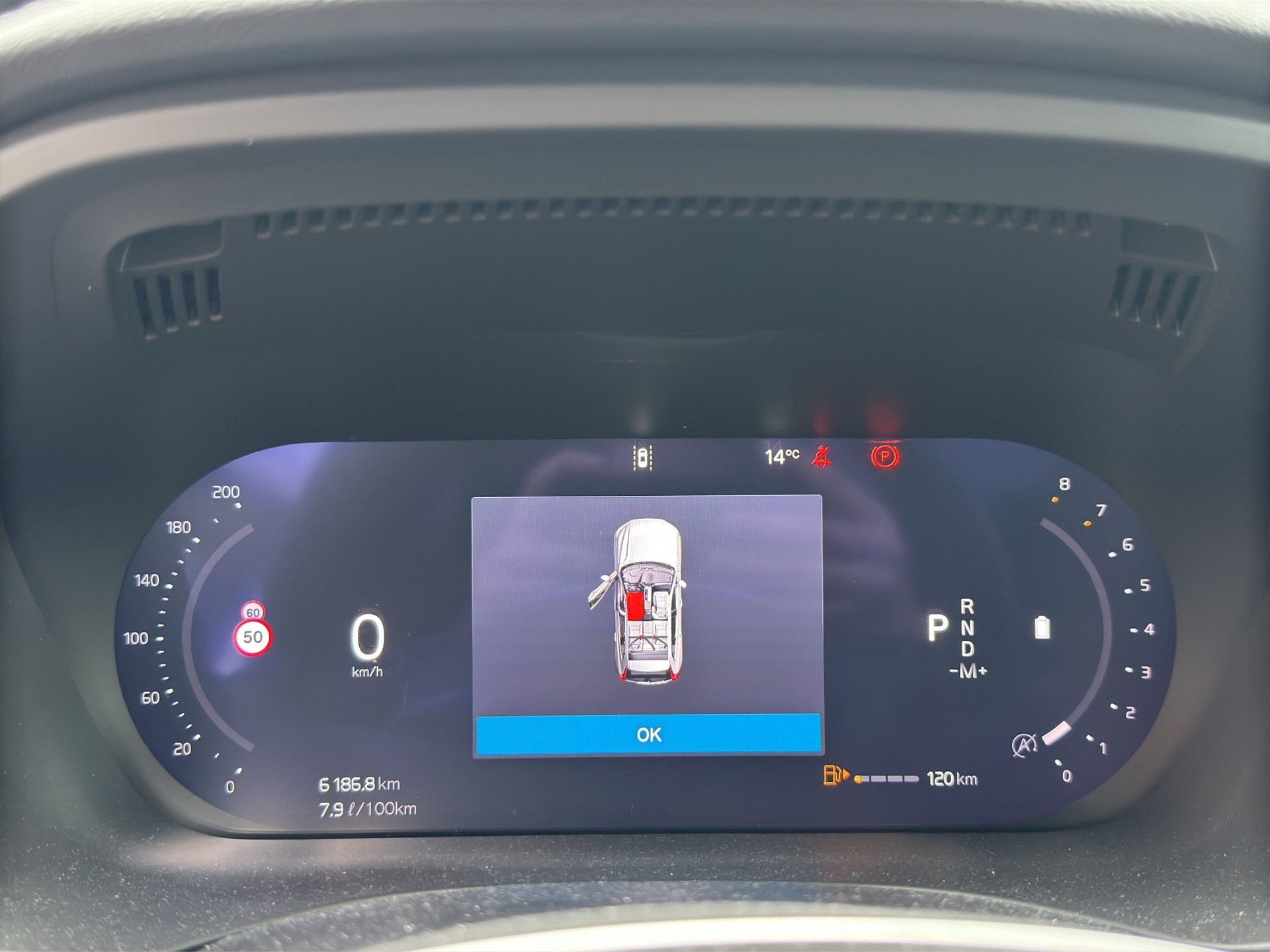 VOLVO XC60 B5 Benzin Mild Hybrid AWD Plus Black Edition Geartronic-image-11