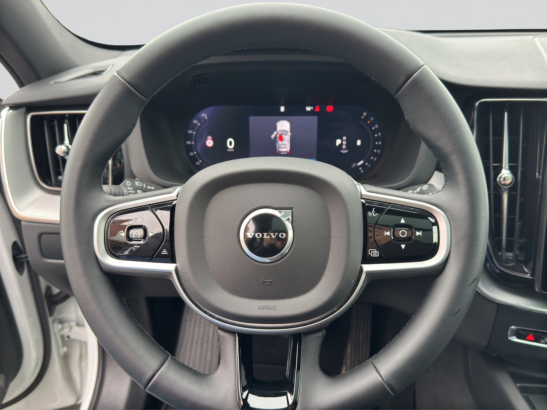 VOLVO XC60 B5 Benzin Mild Hybrid AWD Plus Black Edition Geartronic-image-10