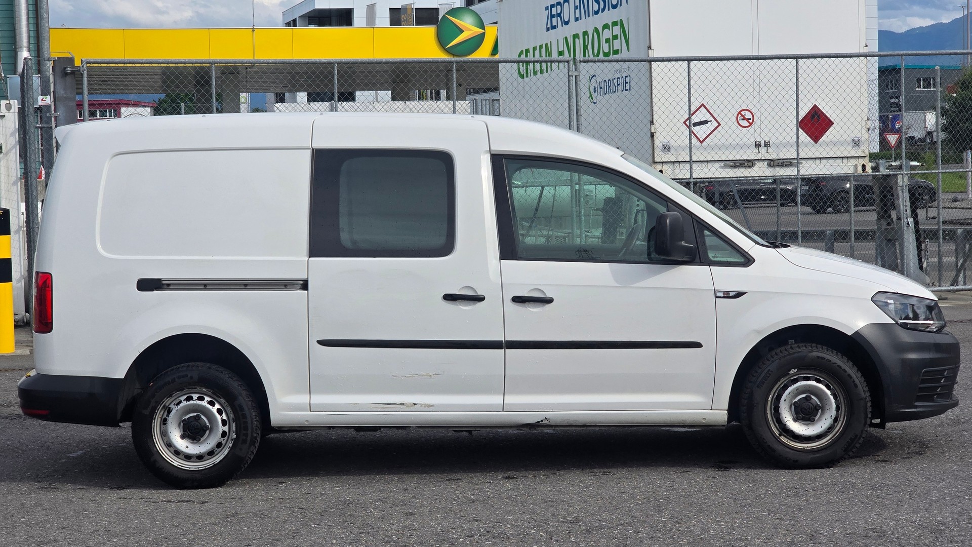 VW Caddy Maxi 2.0TDI BlueMotion Technology-image-3