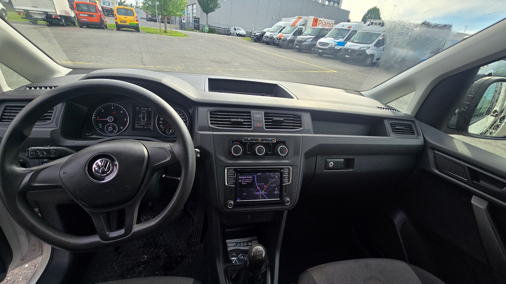 VW Caddy Maxi 2.0TDI BlueMotion Technology-image-13