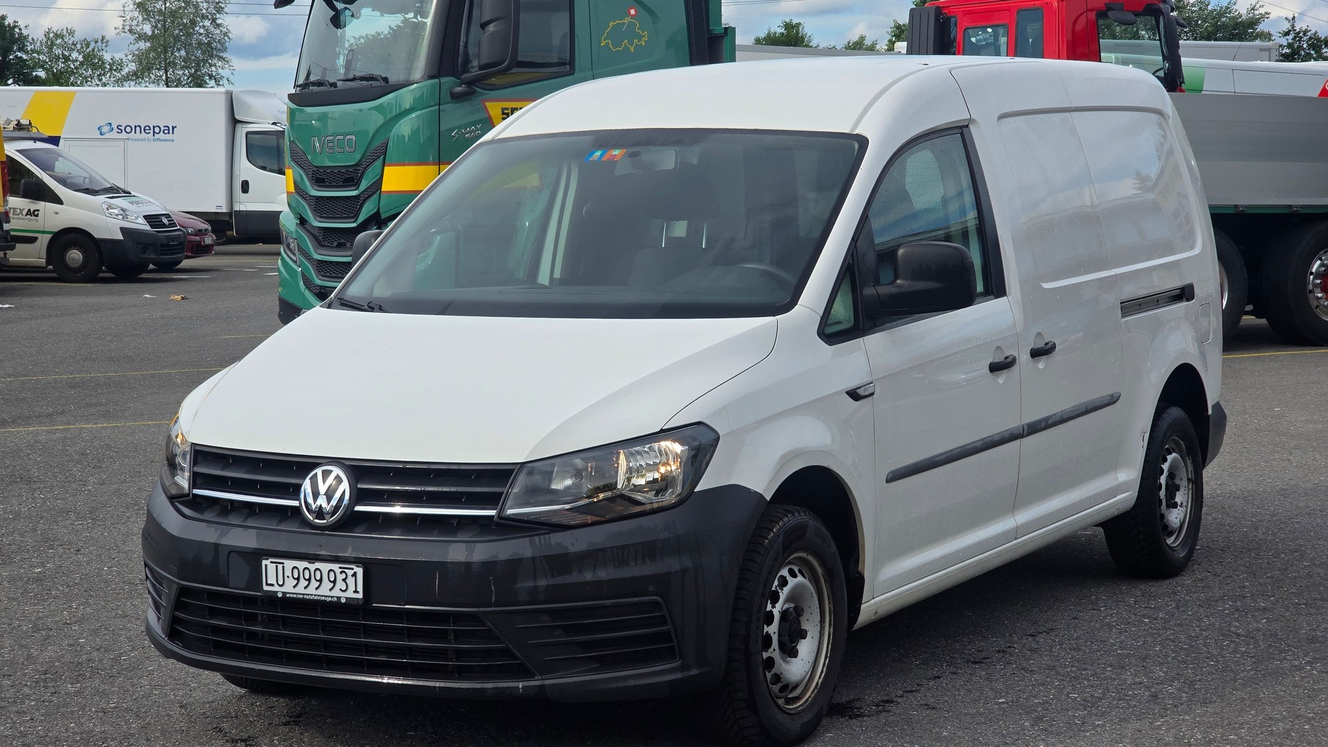 VW Caddy Maxi 2.0TDI BlueMotion Technology-image-0