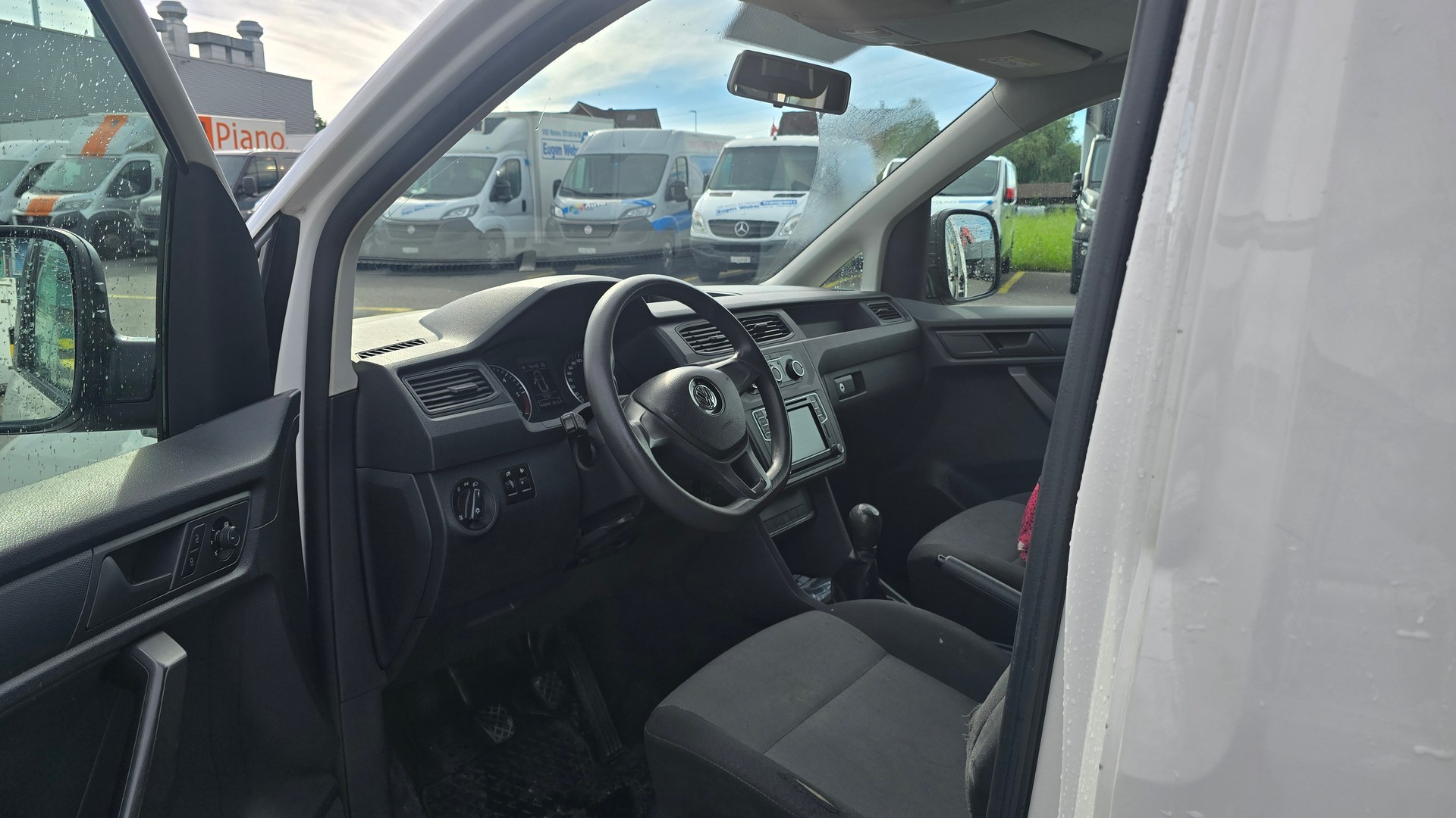 VW Caddy Maxi 2.0TDI BlueMotion Technology-image-10
