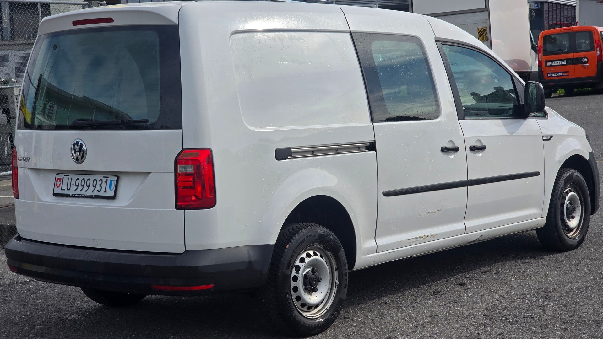 VW Caddy Maxi 2.0TDI BlueMotion Technology-image-4