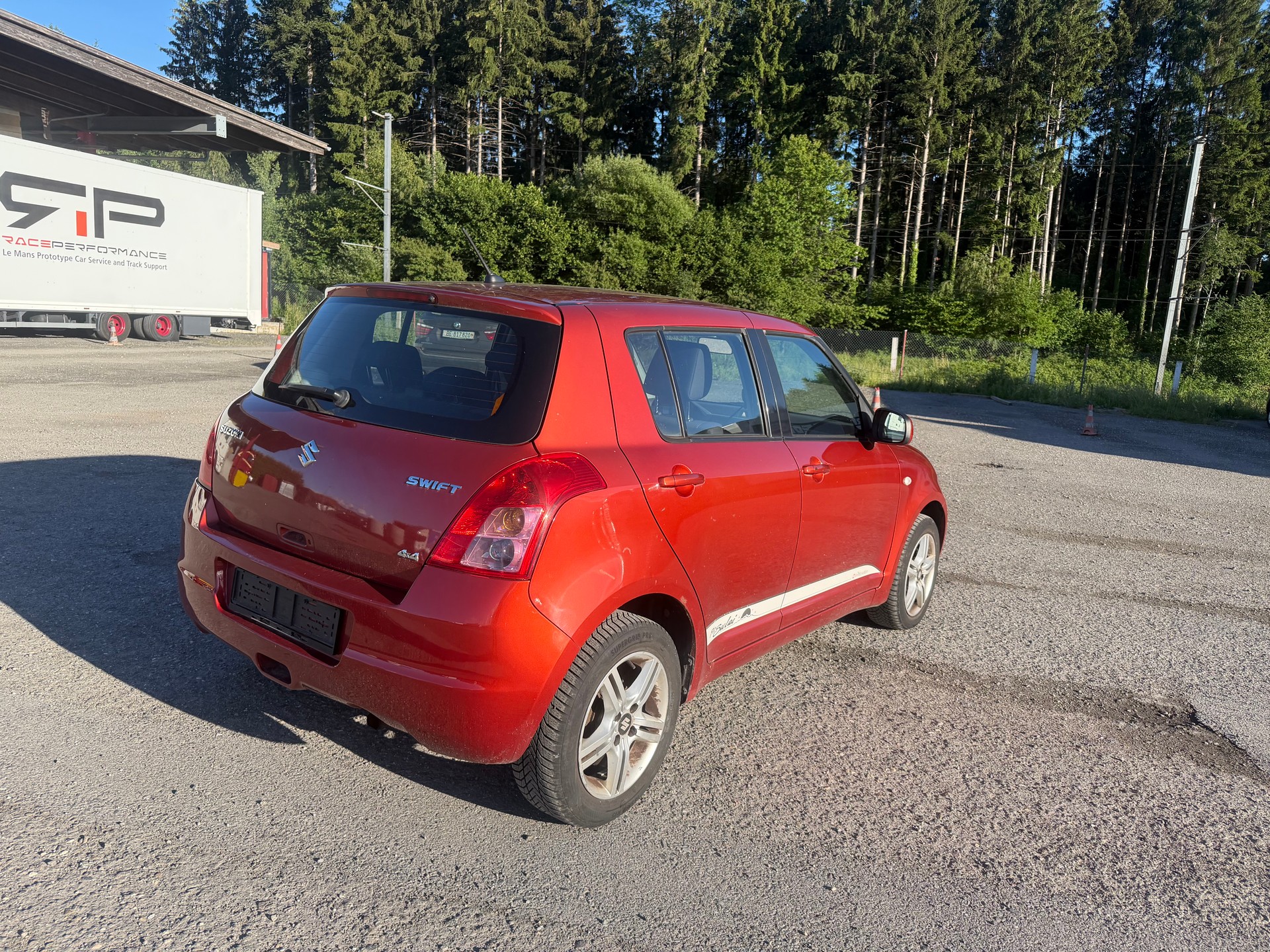 SUZUKI Swift 1.3i 16V GL Top Piz Sulai LE 4x4-image-4