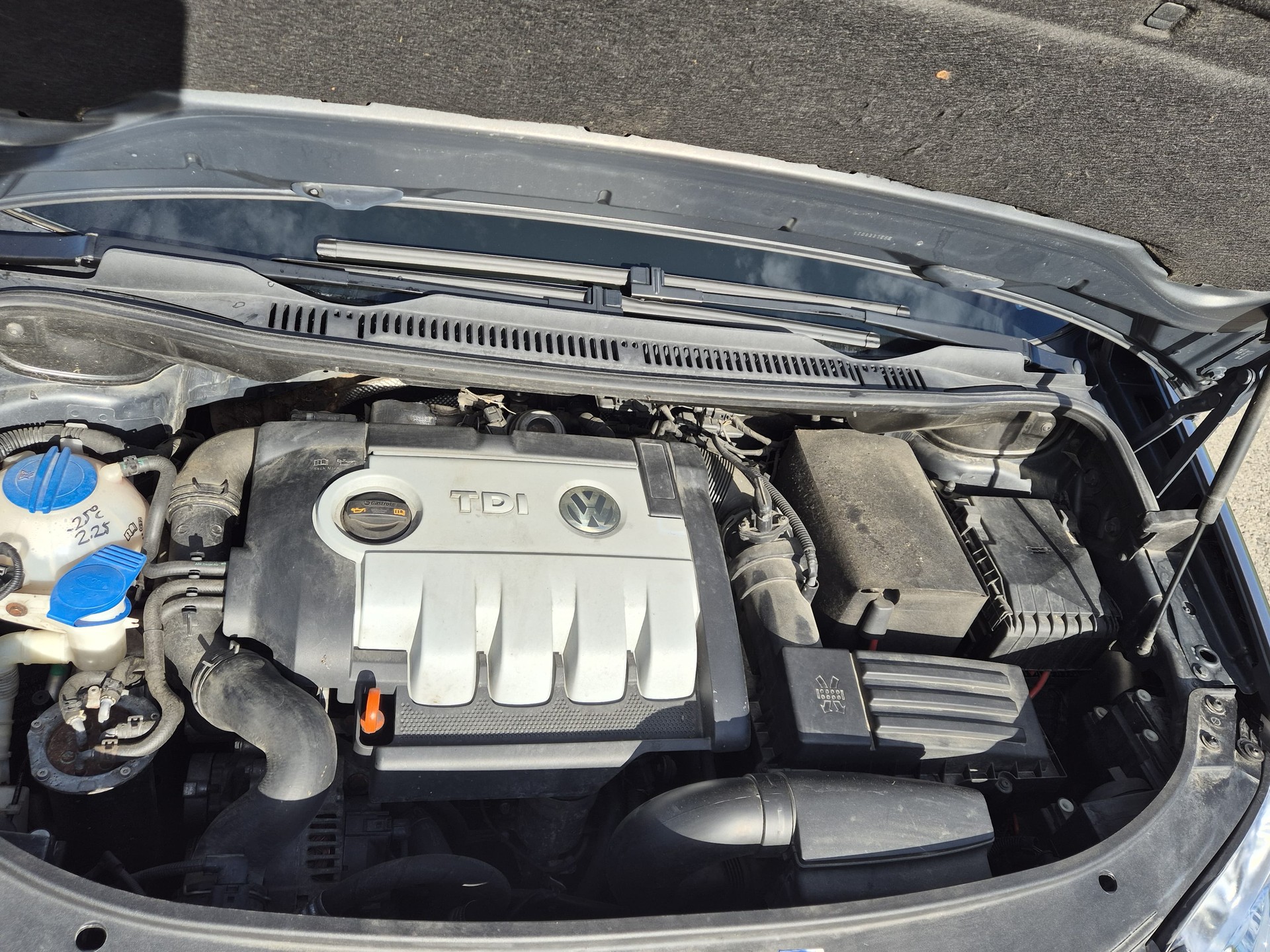 VW 2.0 TDI DPF 140 Trendline-image-2