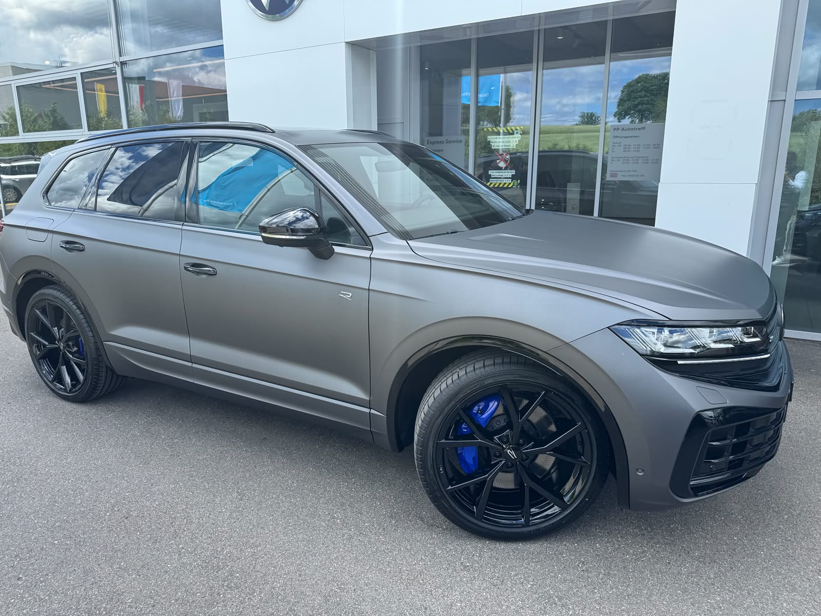 VW Touareg 3.0 TSI eHybrid R Final Edition Tiptronic-image-1