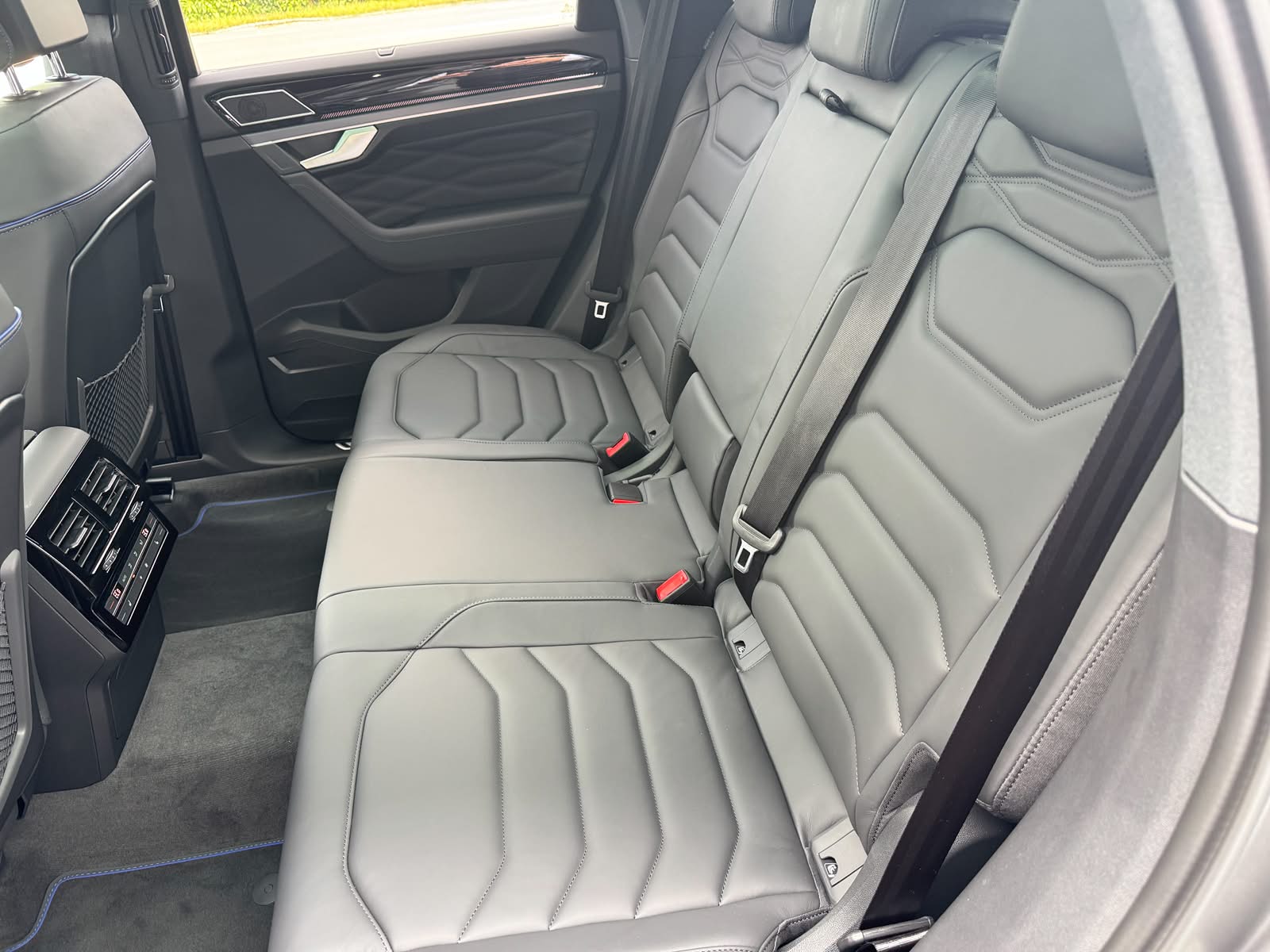 VW Touareg 3.0 TSI eHybrid R Final Edition Tiptronic-image-7