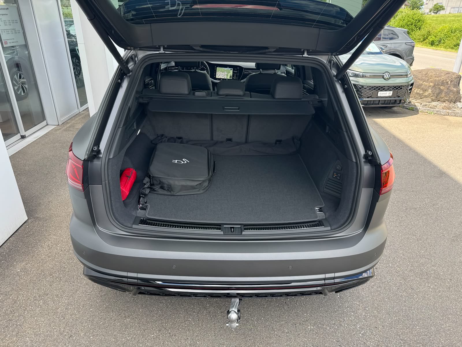 VW Touareg 3.0 TSI eHybrid R Final Edition Tiptronic-image-5